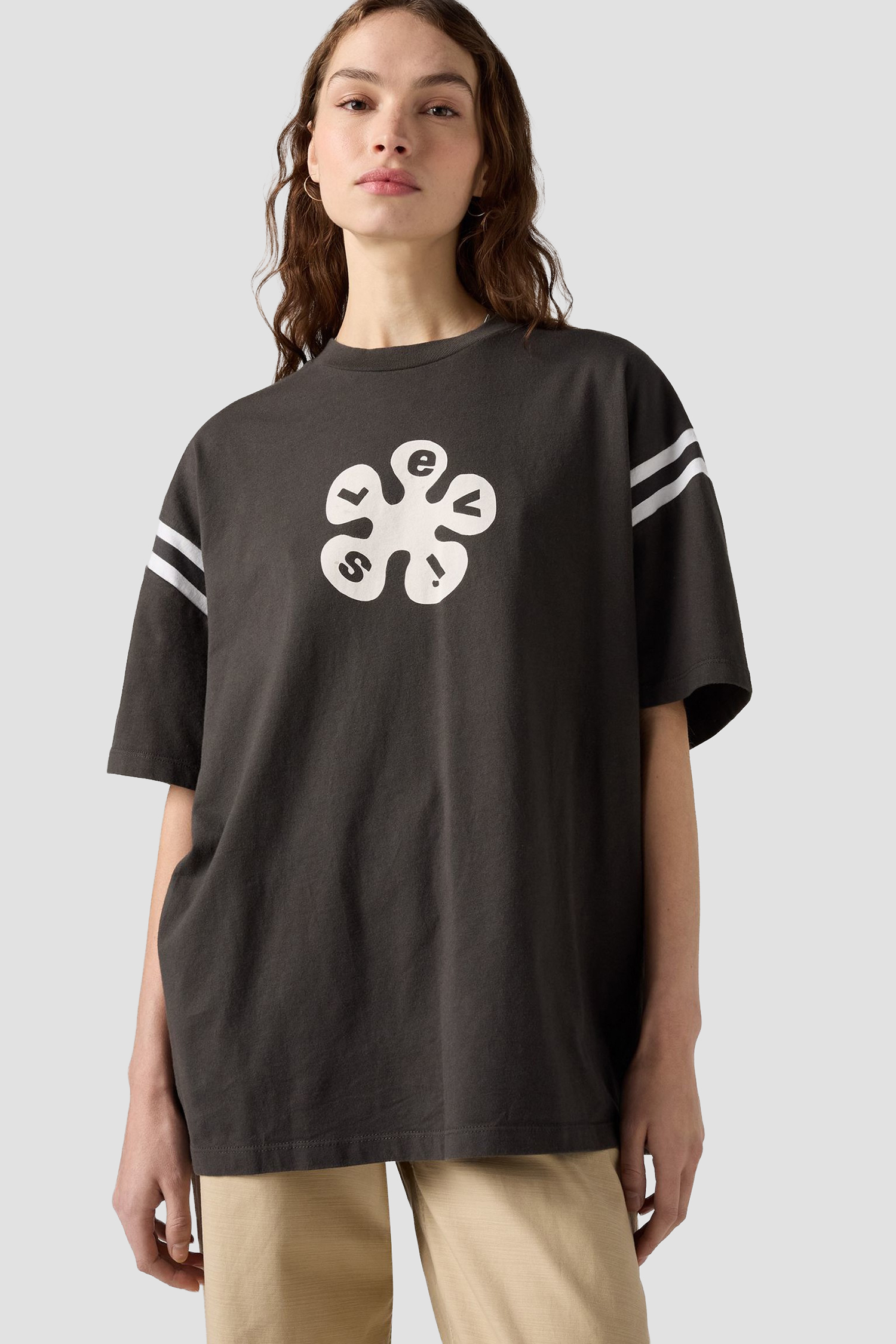 Женская черная футболка 4