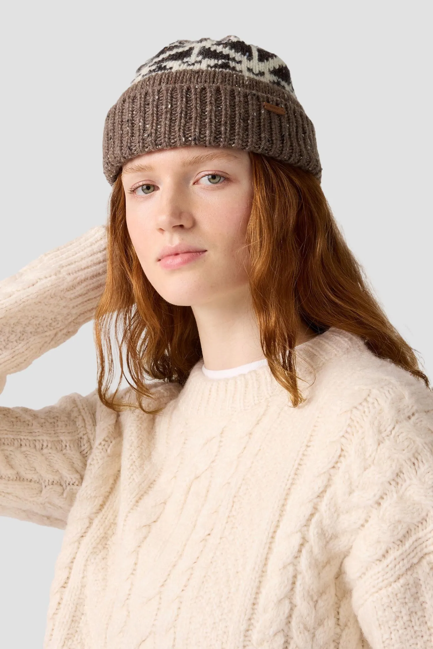 Женская коричневая шерстяная шапка с узором 5