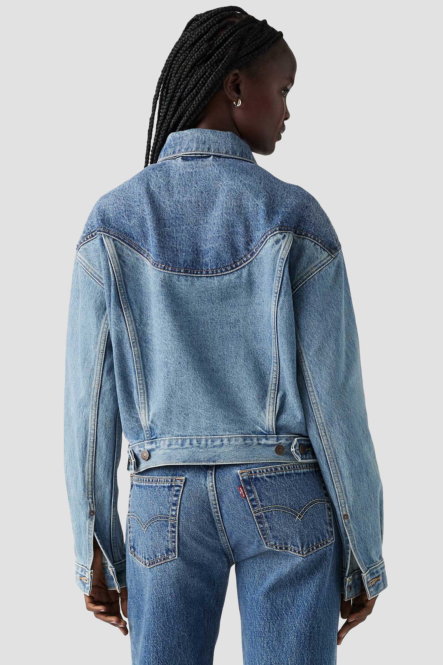 Женская голубая джинсовая куртка 2