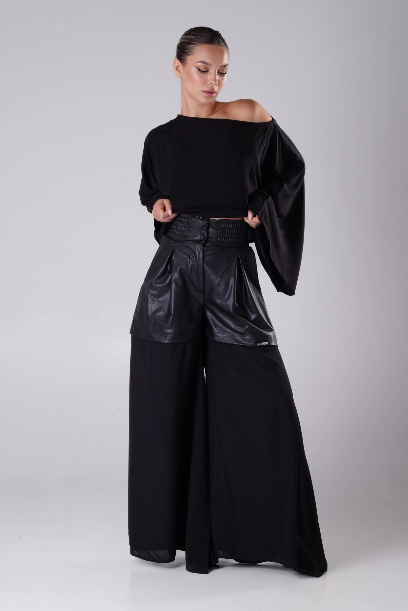 Женская черная блузка 1