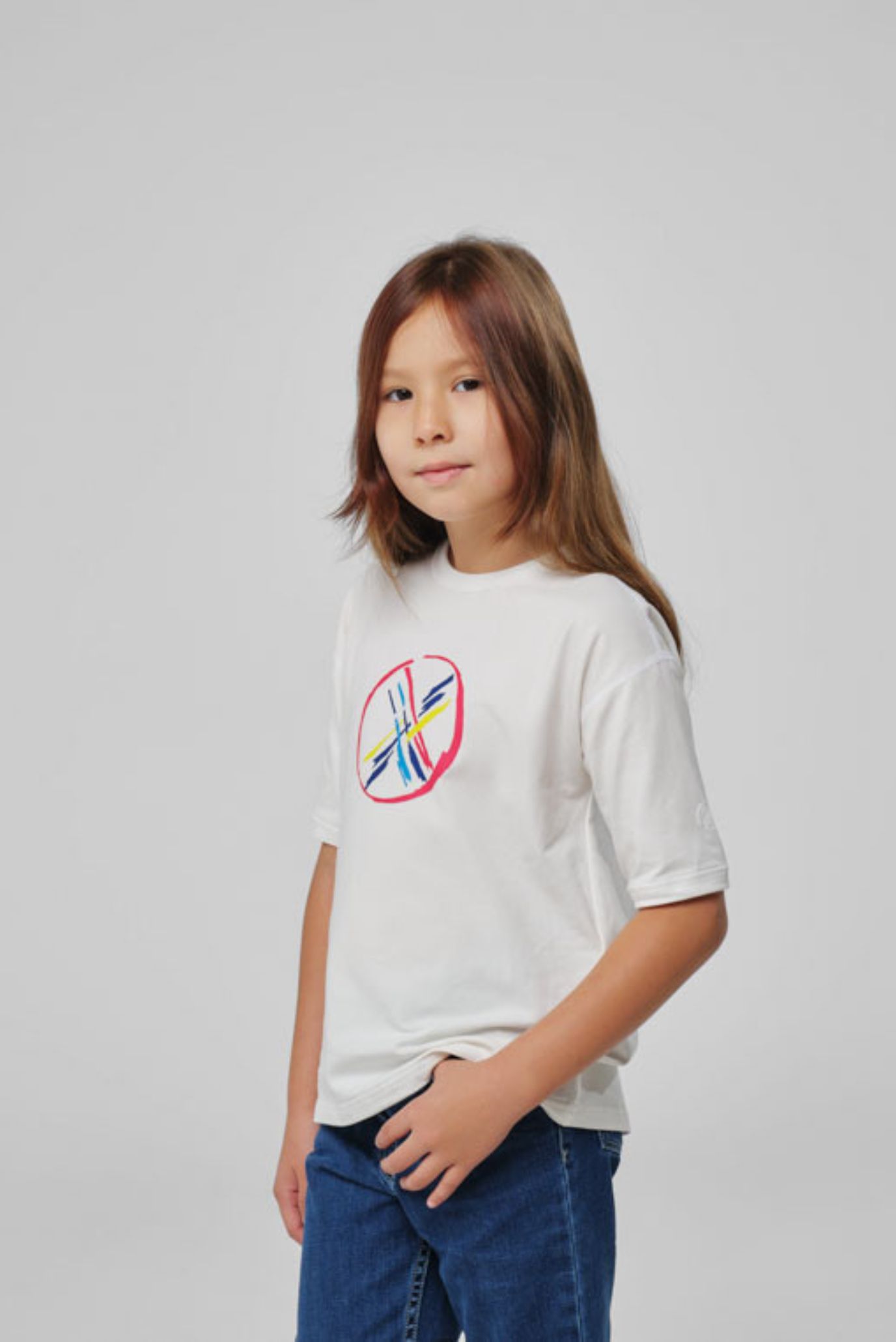 Детская белая футболка оверсайз 2