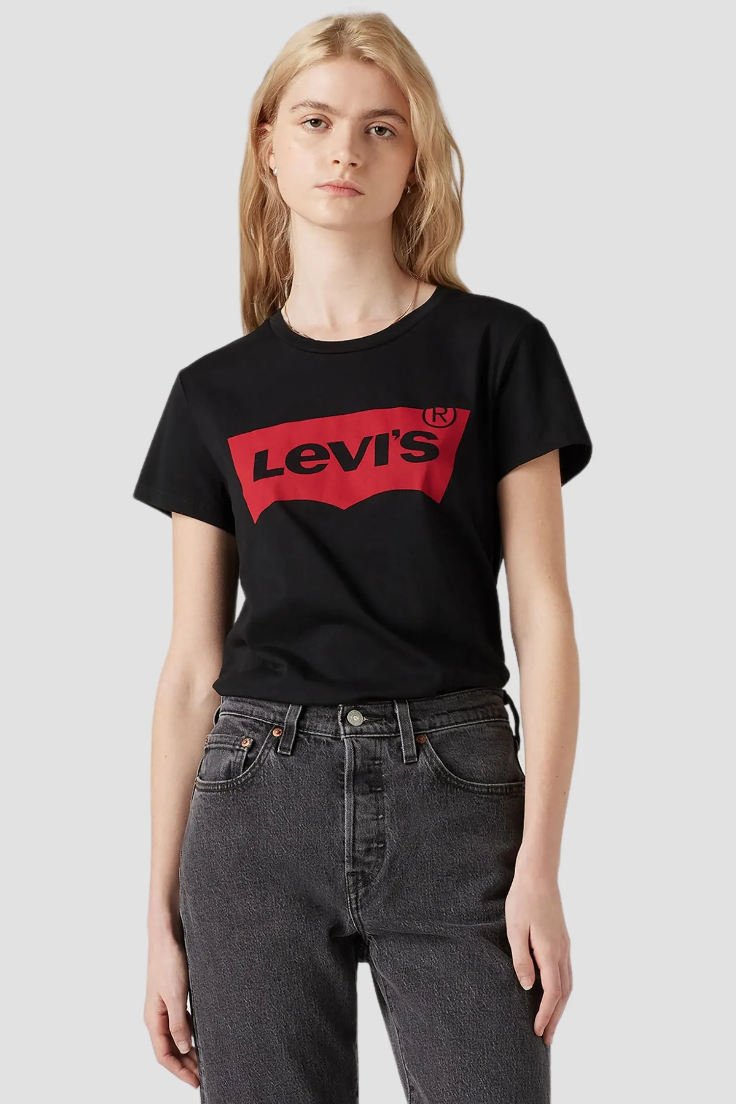 Женская черная футболка 1