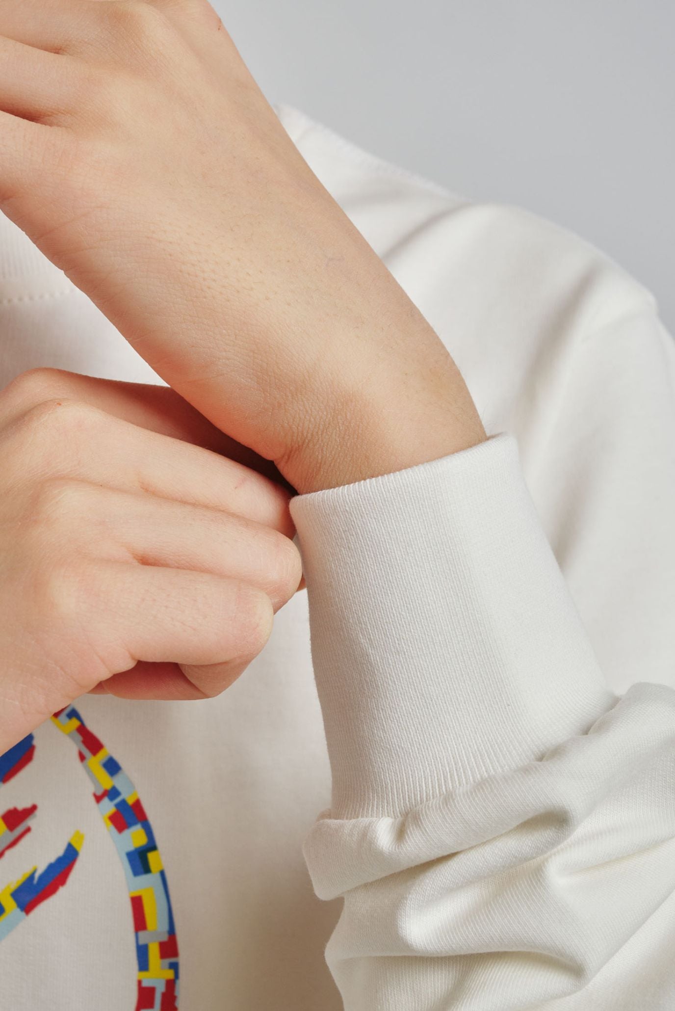 Детский белый свитшот 9