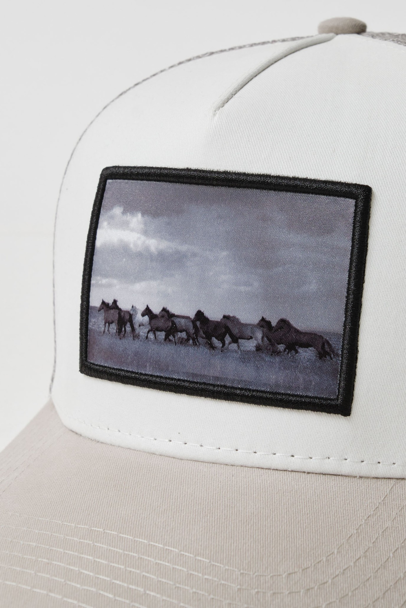 Серая кепка ARGYMAQTAR (Унисекс) 3