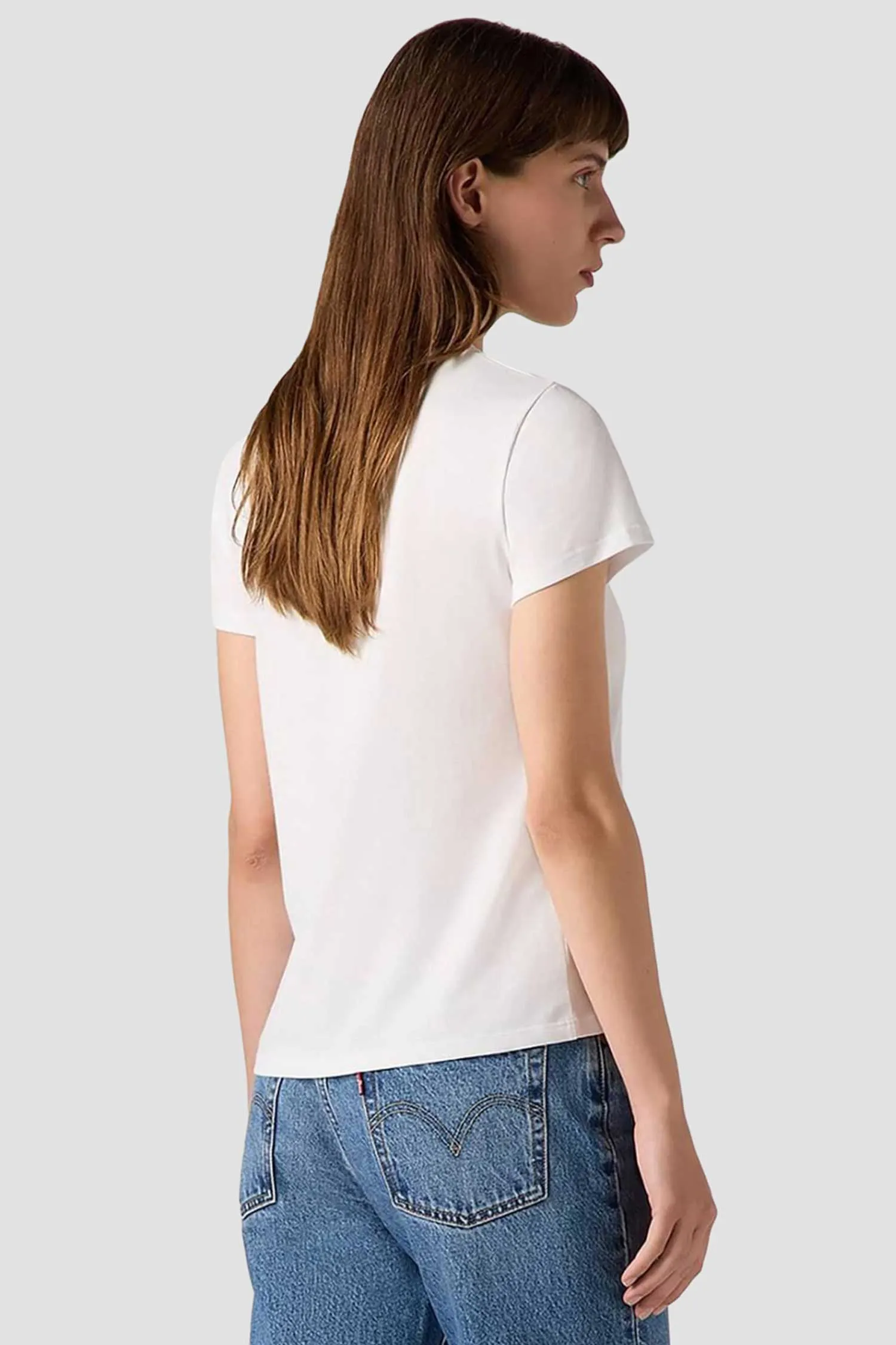 Женская белая футболка 3