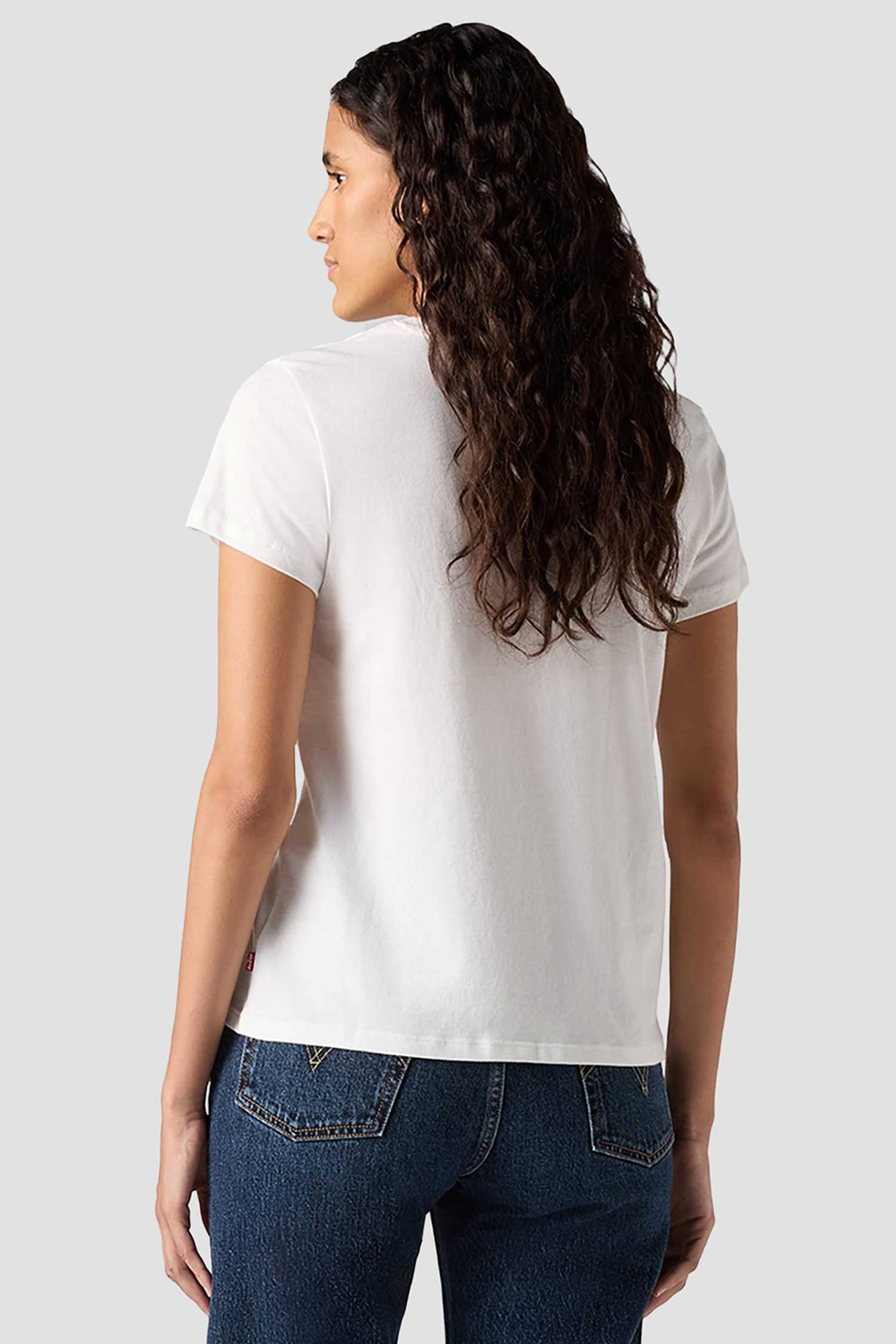 Женская белая футболка 2