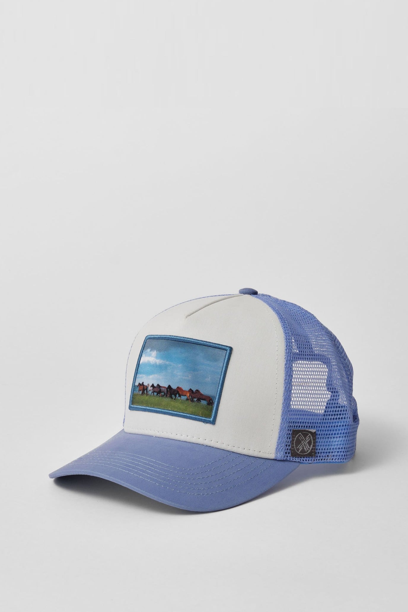 Бело-синяя кепка ARGYMAQTAR (Унисекс) 1