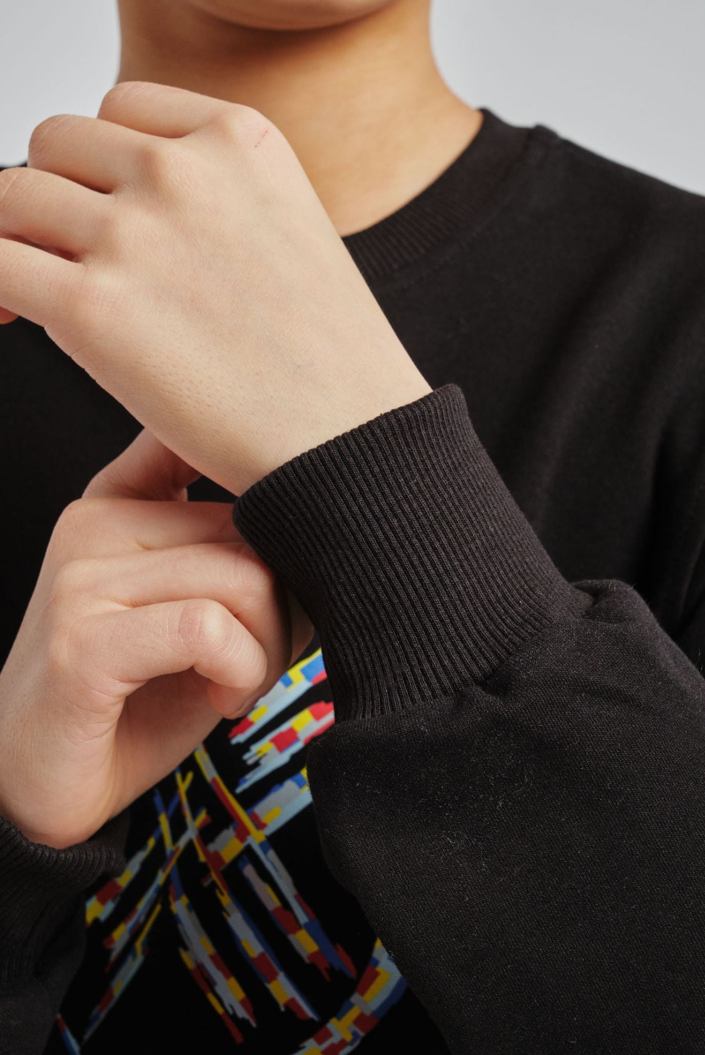 Детский черный свитшот 10