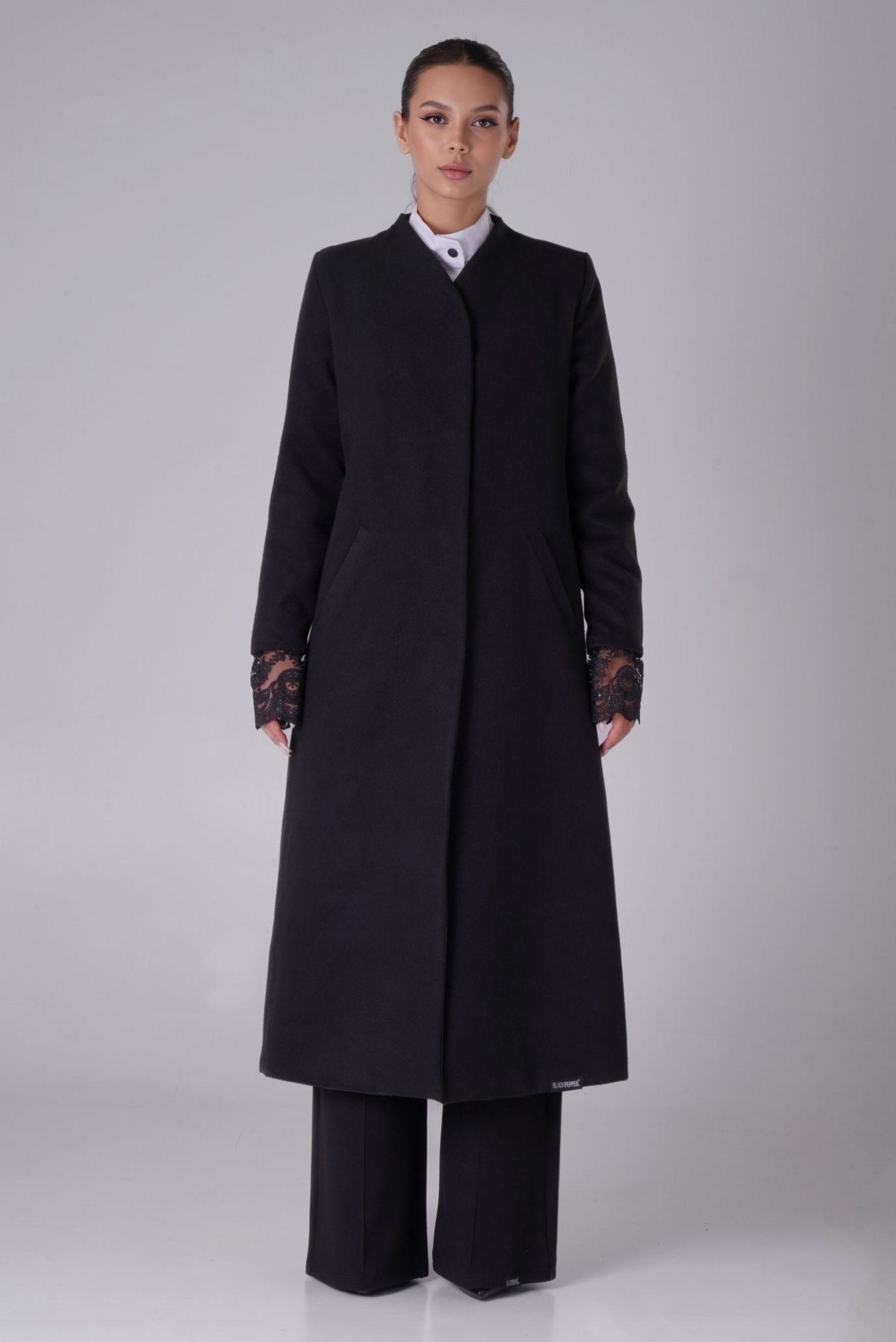 Женское черное теплое пальто 1