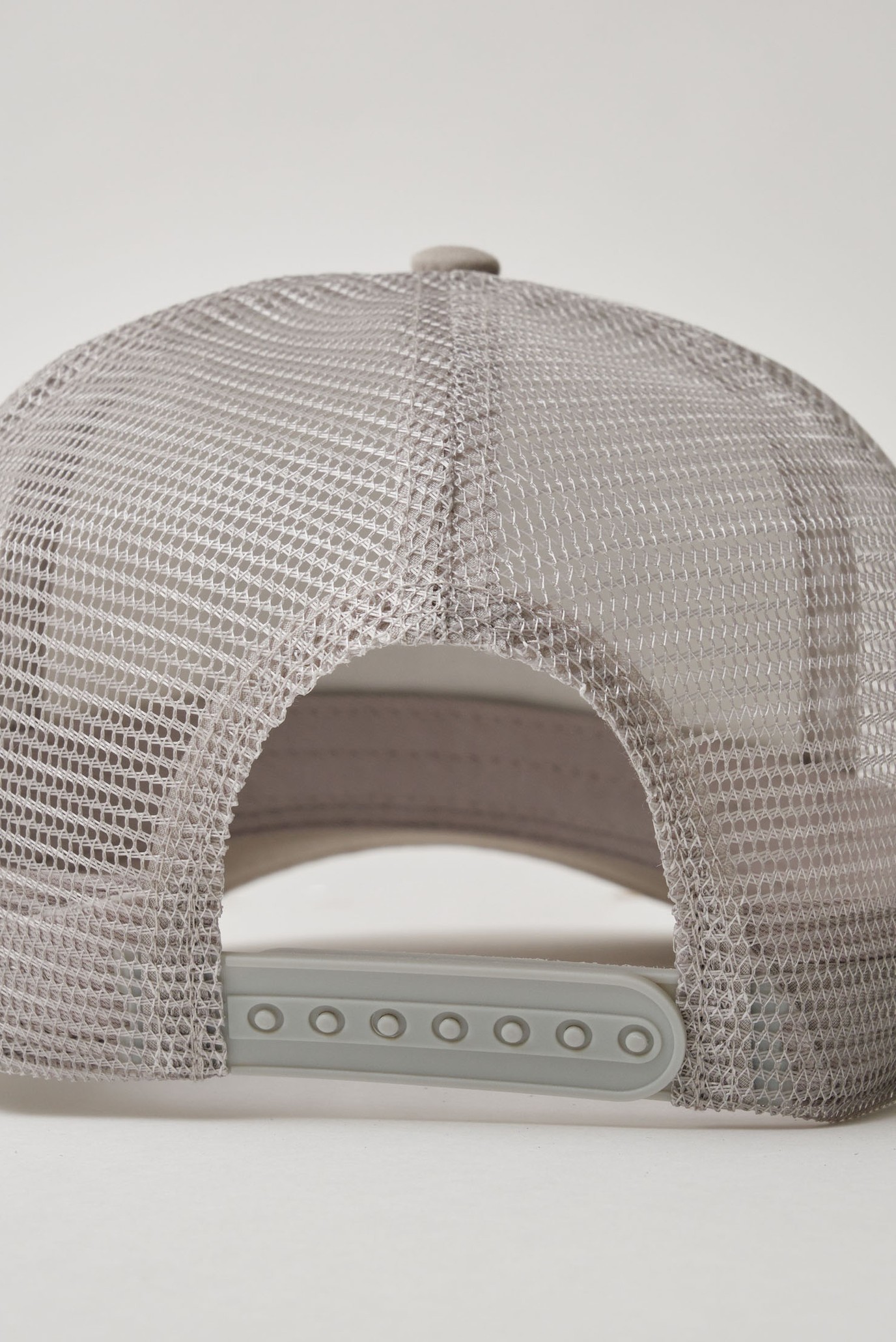 Серая кепка ARGYMAQTAR (Унисекс) 4