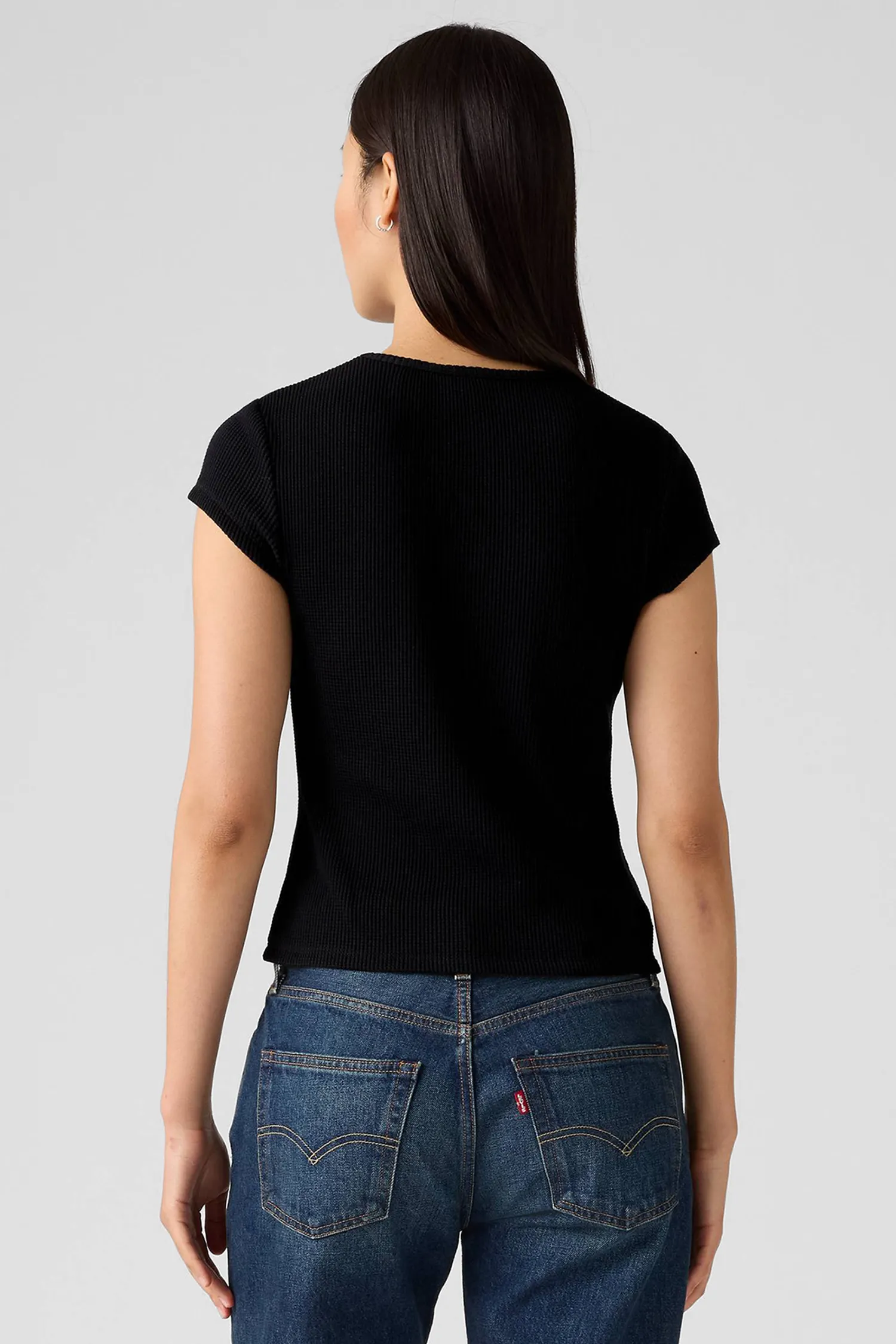 Женская черная футболка 3