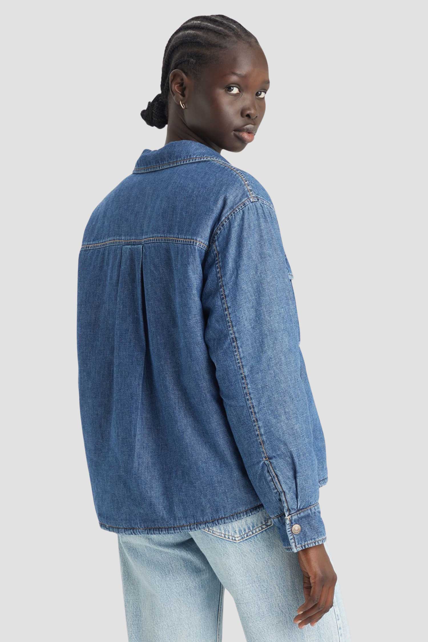 Женская синяя джинсовая куртка 3