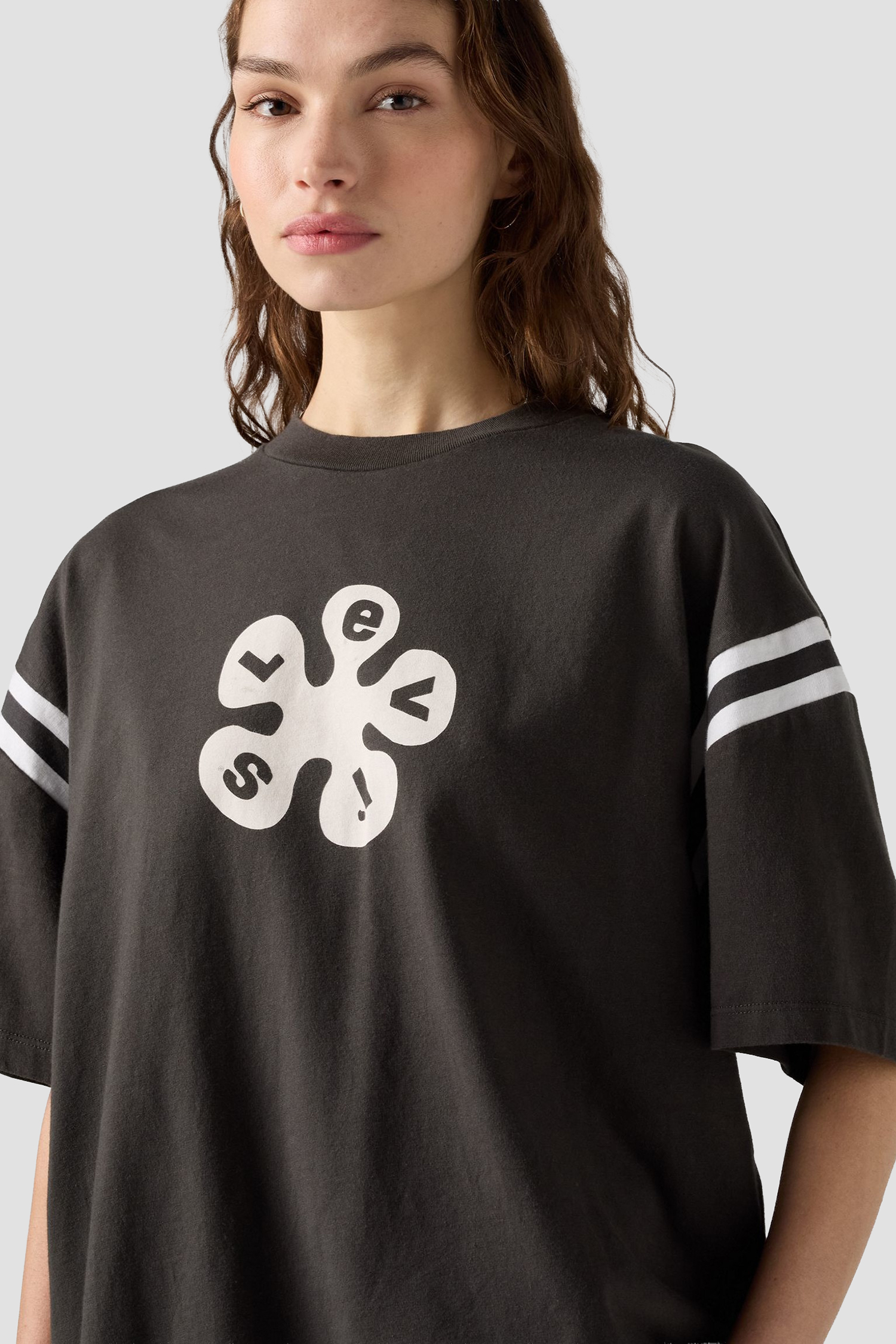 Женская черная футболка 5