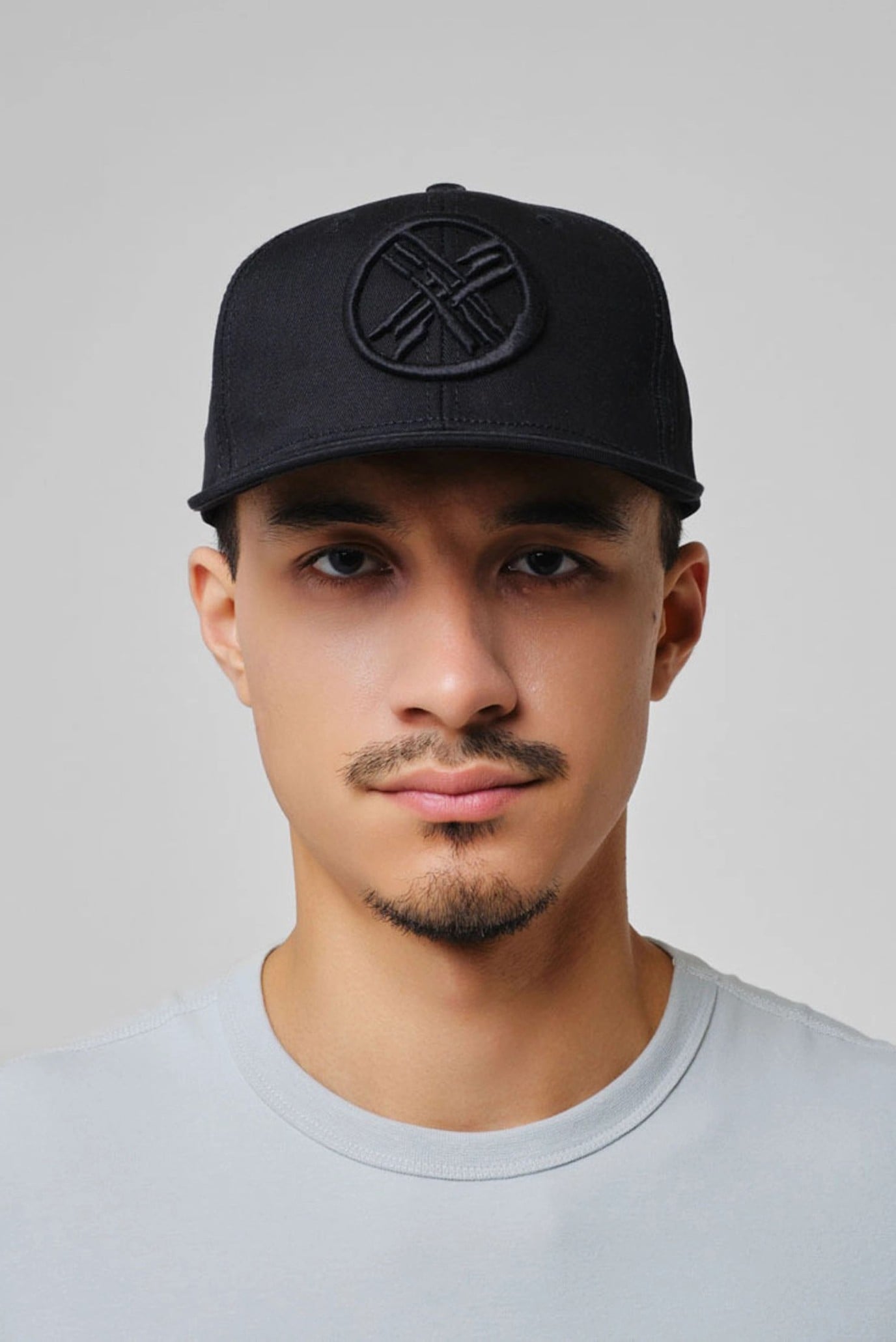 Черная кепка SHANYRAQ (Унисекс) 3