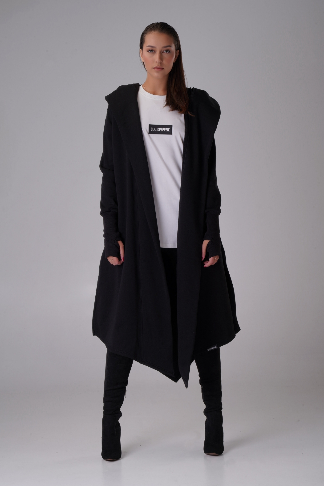 Женская черная утепленная мантия 1