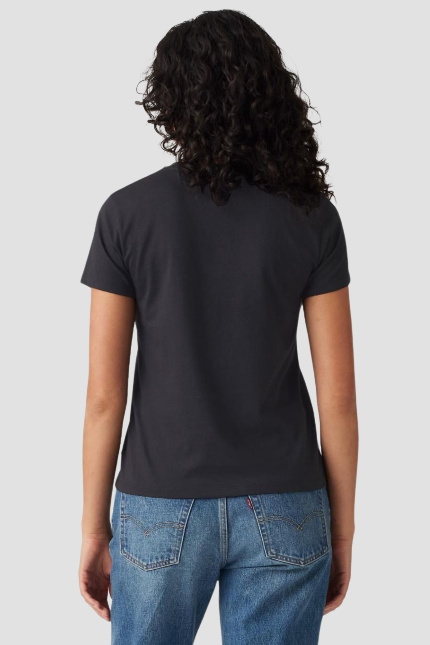 Женская черная футболка 3