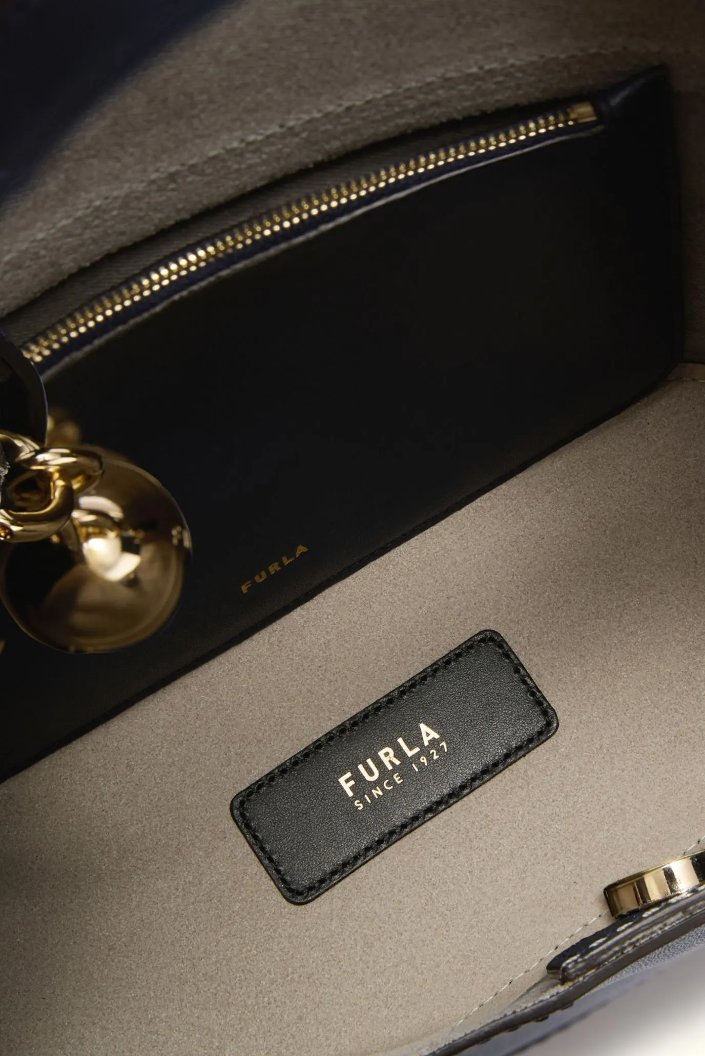 FURLA SFERA S BUCKET BAG 23 6