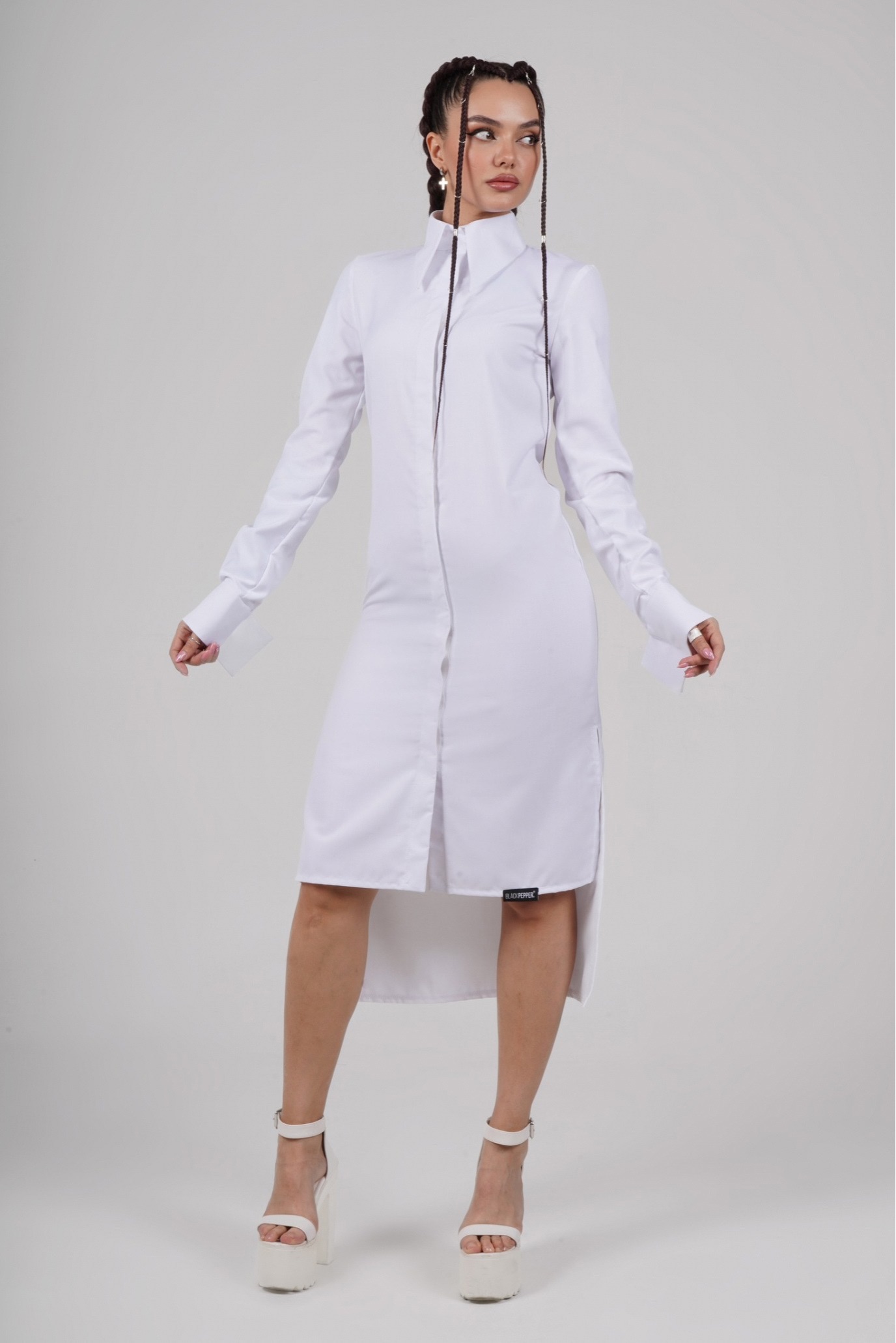 Белая рубашка-платье с высокими разрезами 1