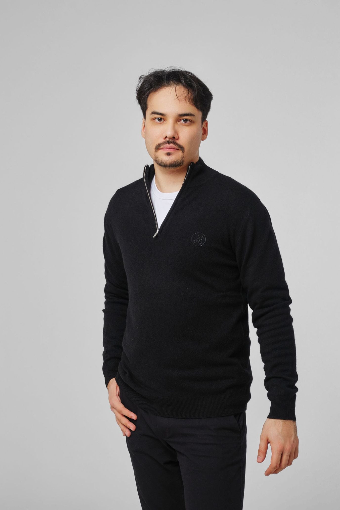 Мужская черная кофта на замке 1