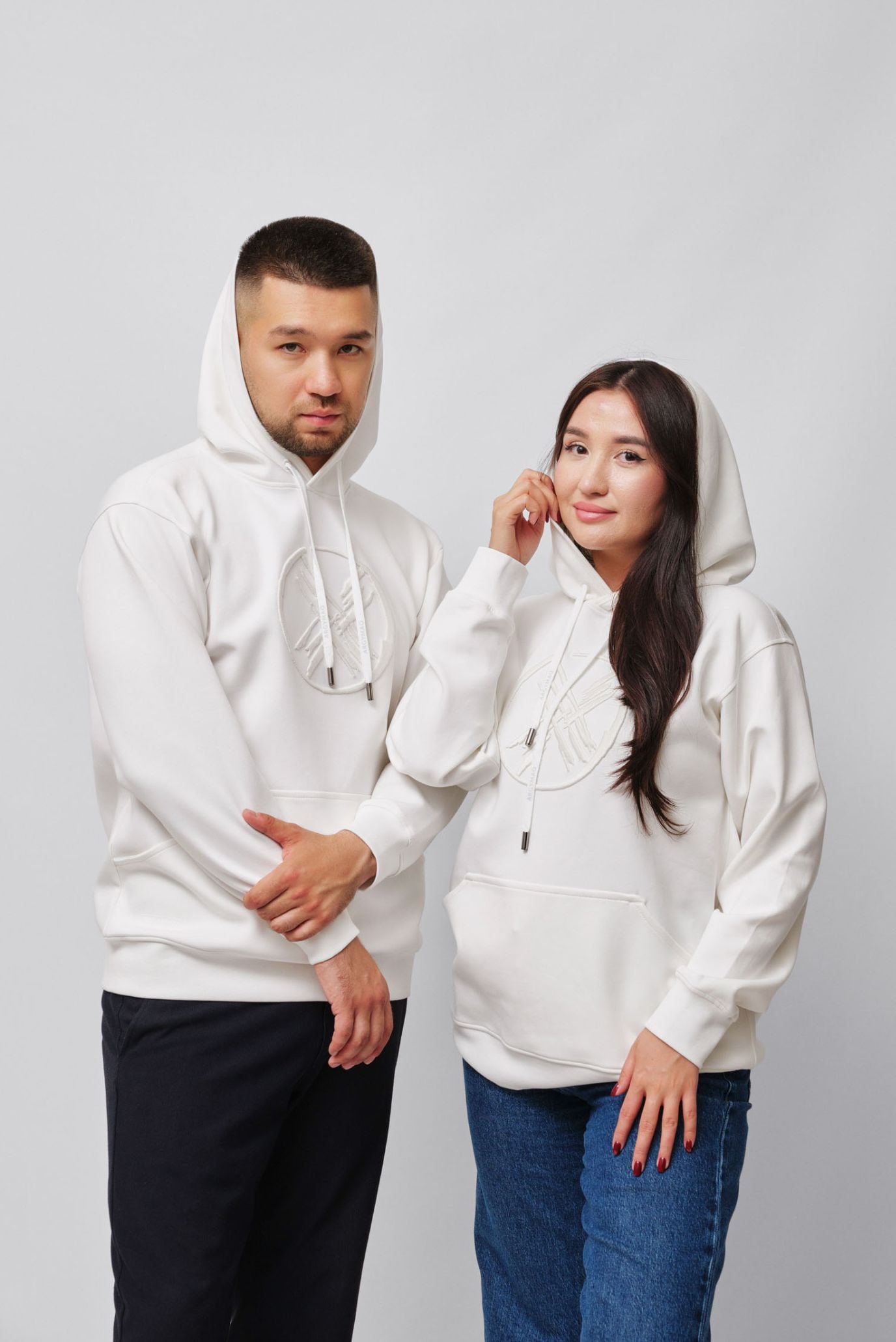 Белое худи ARGYMAQ (Унисекс) 1