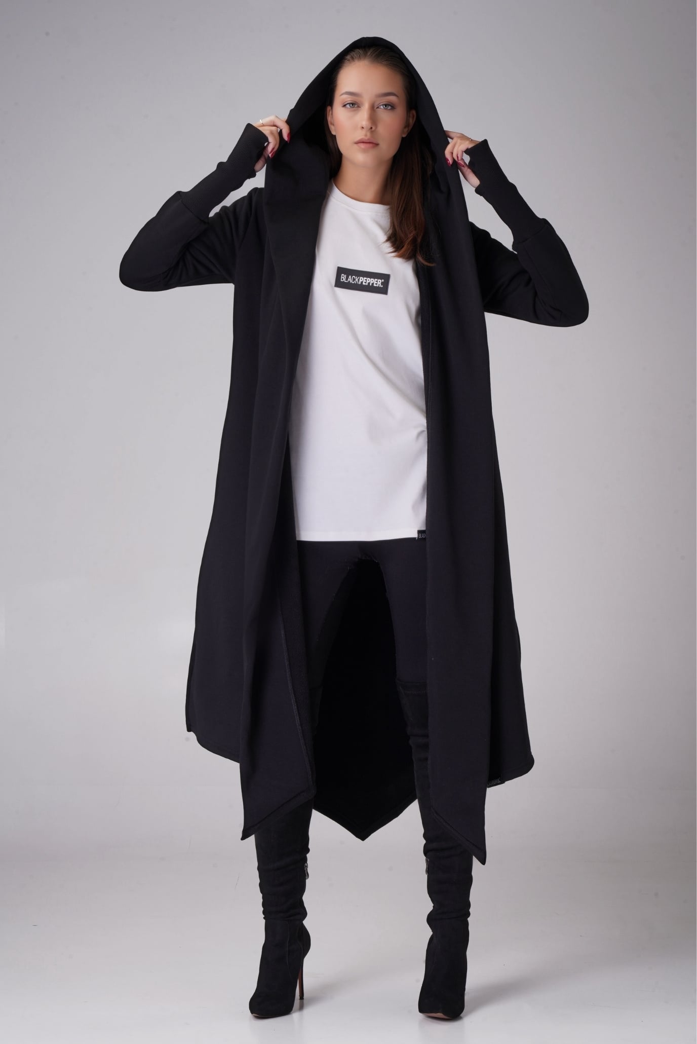 Женская черная утепленная мантия 4