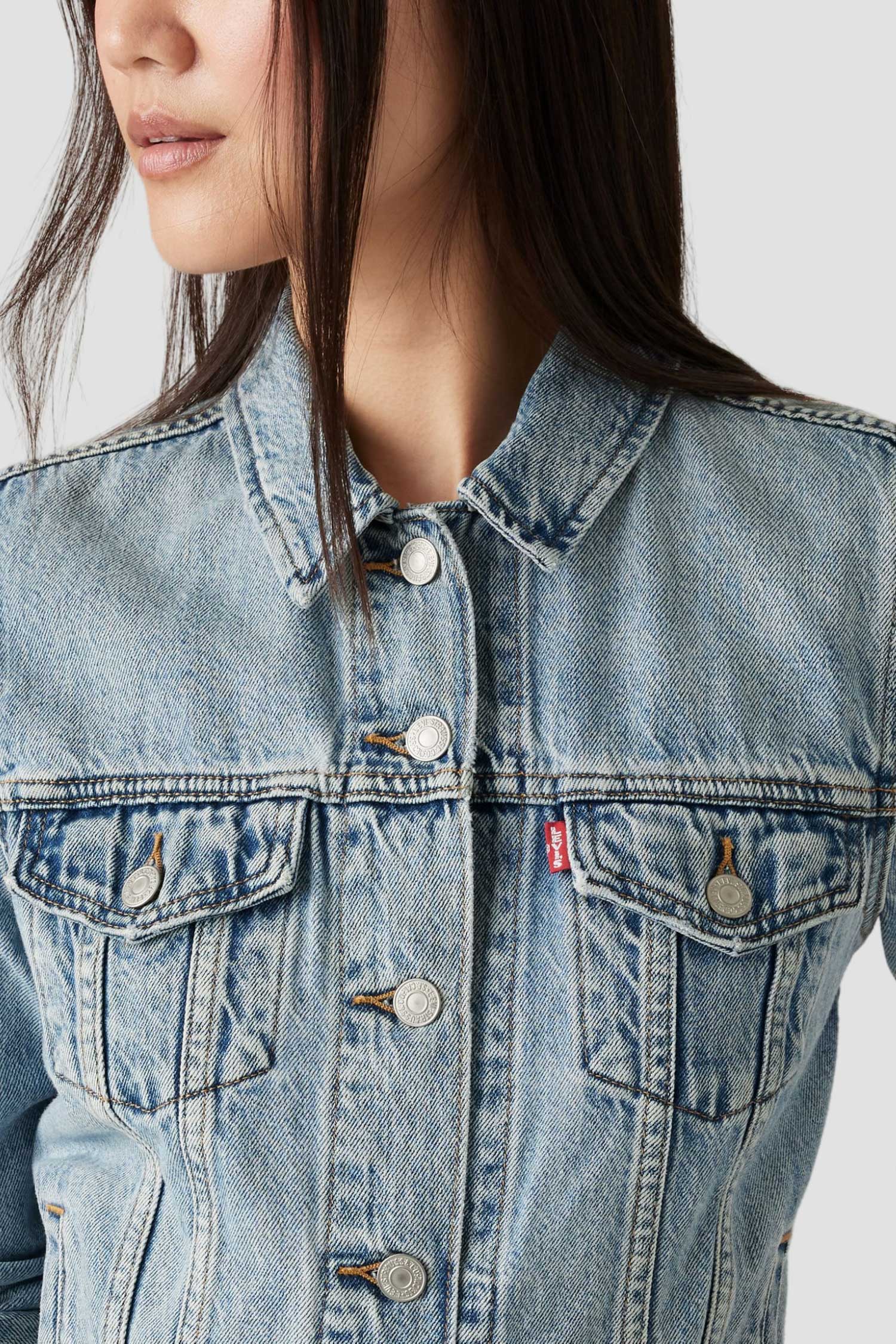 Женская голубая джинсовая куртка 5