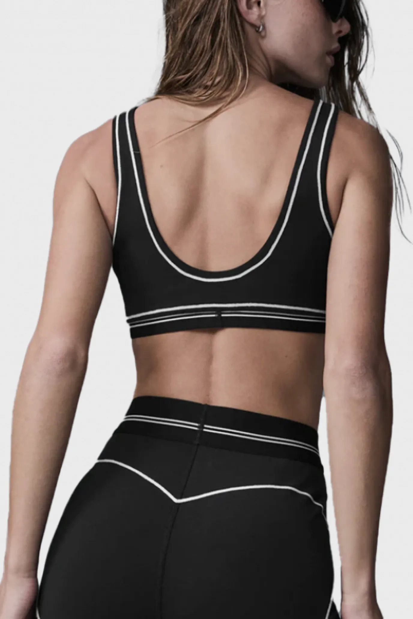 Бра Alo Yoga Airbrush Heart Throb Bra Black White 2