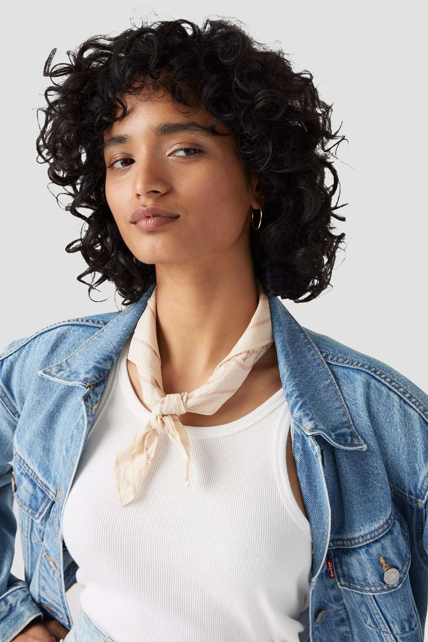 Женская розовая бандана с узором 3