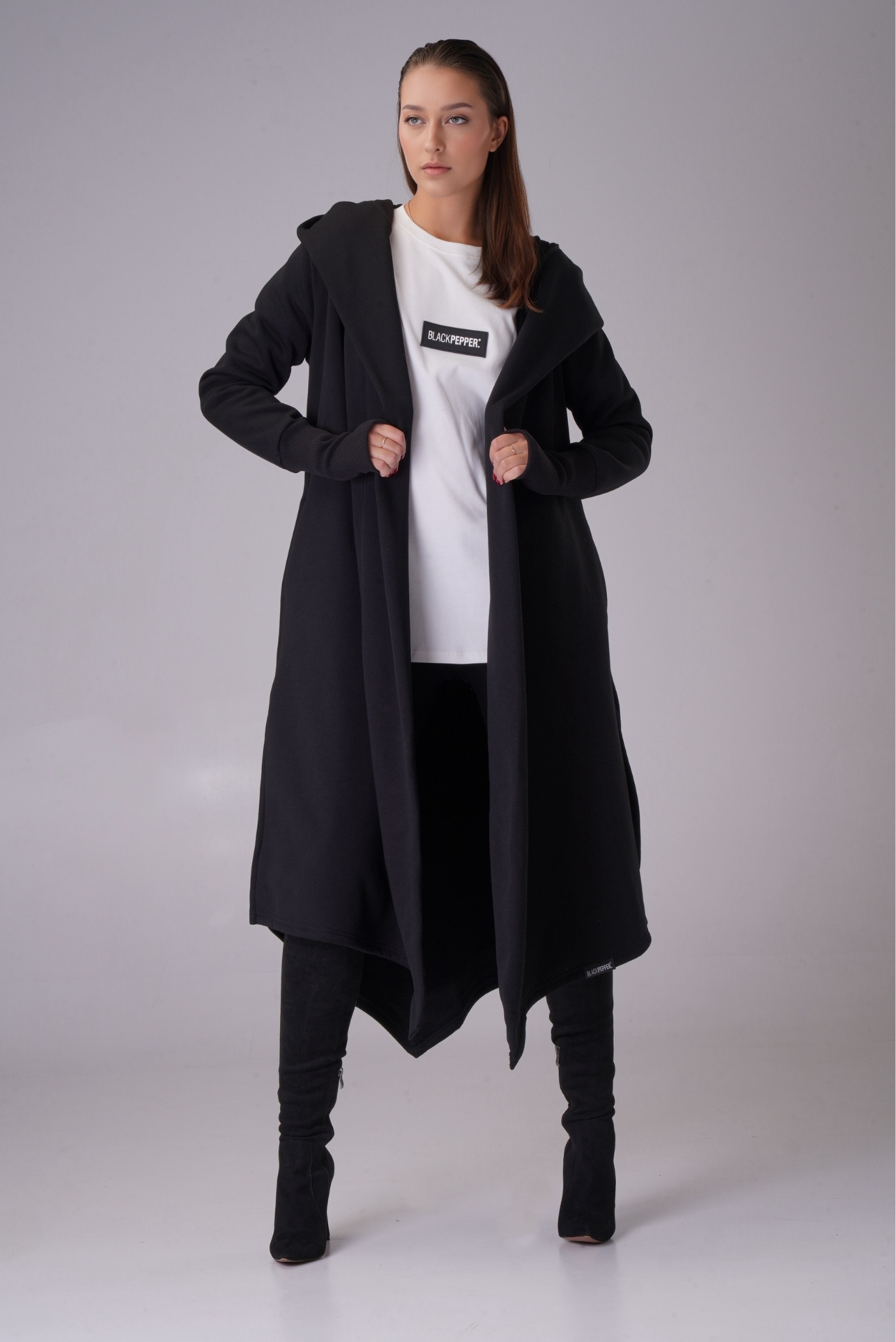 Женская черная утепленная мантия 3