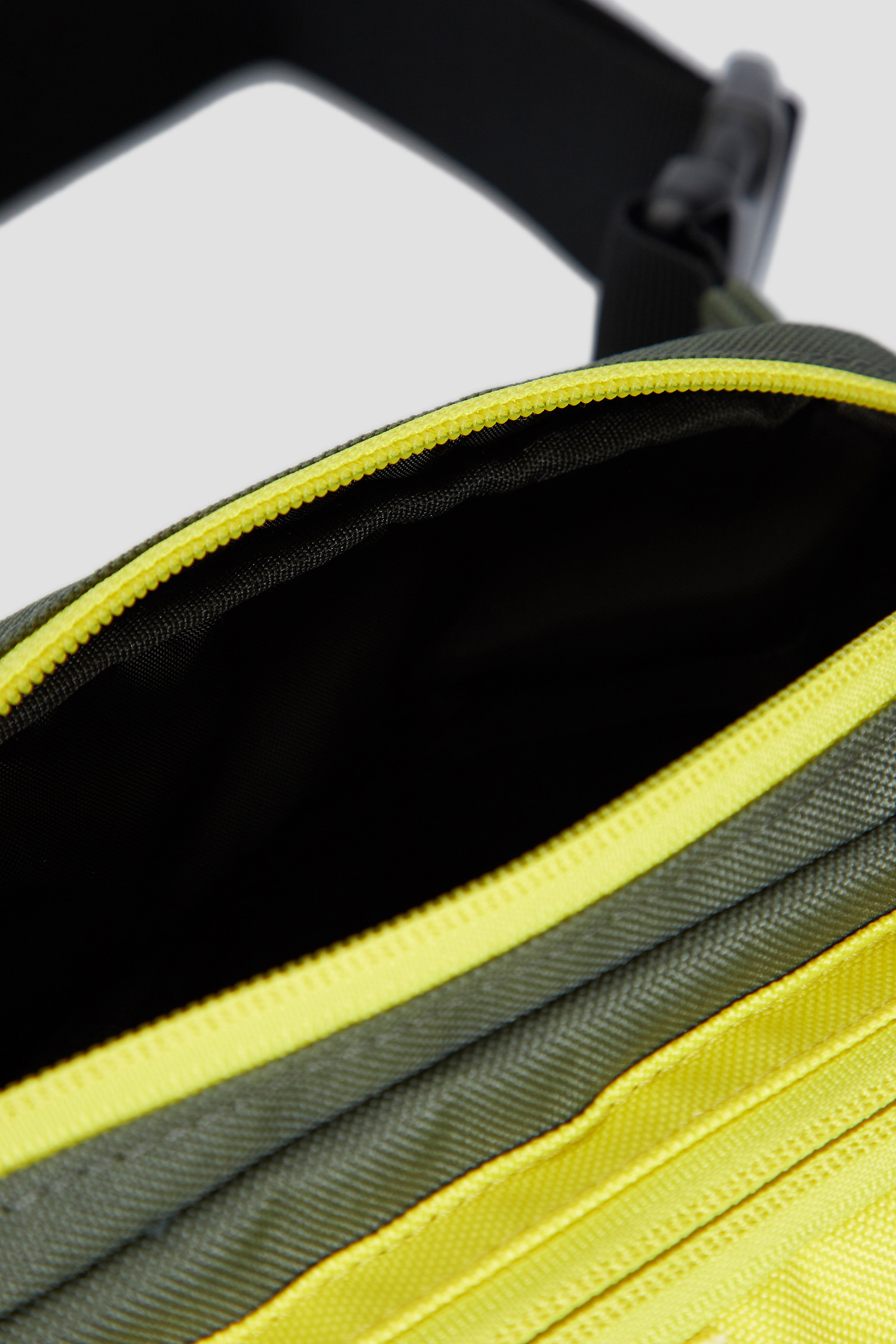 Желтая поясная сумка 4