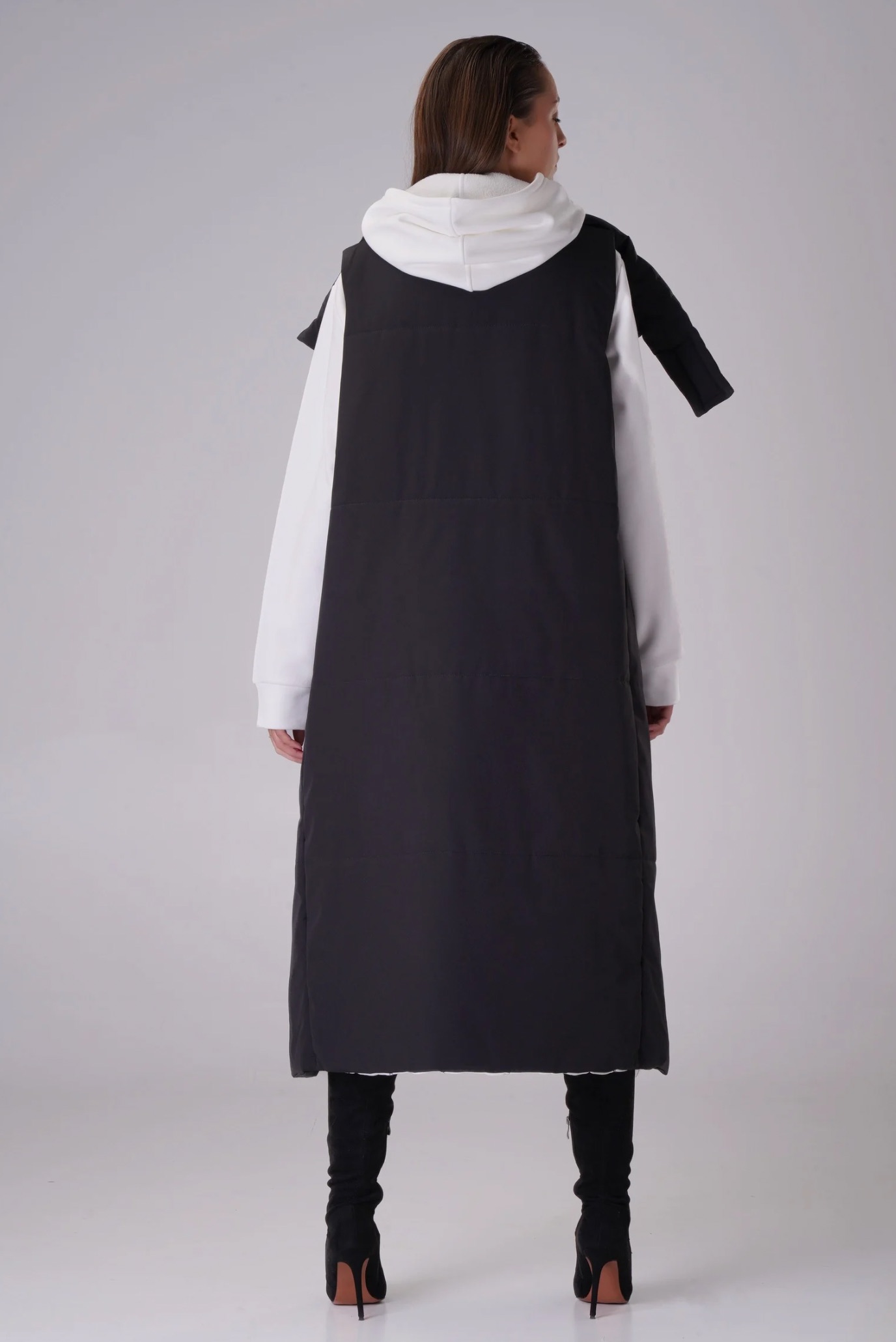 Женская черная жилетка 7