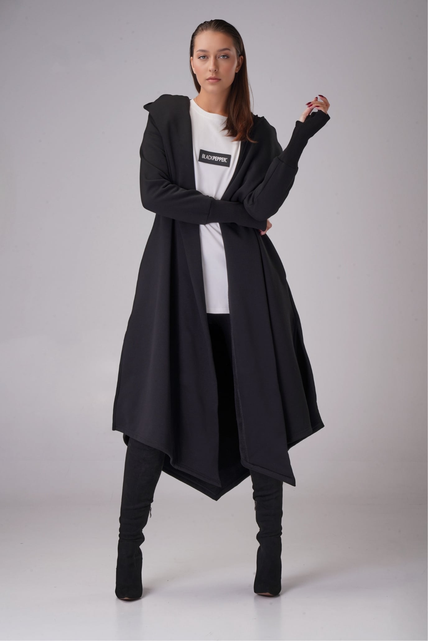 Женская черная утепленная мантия 2