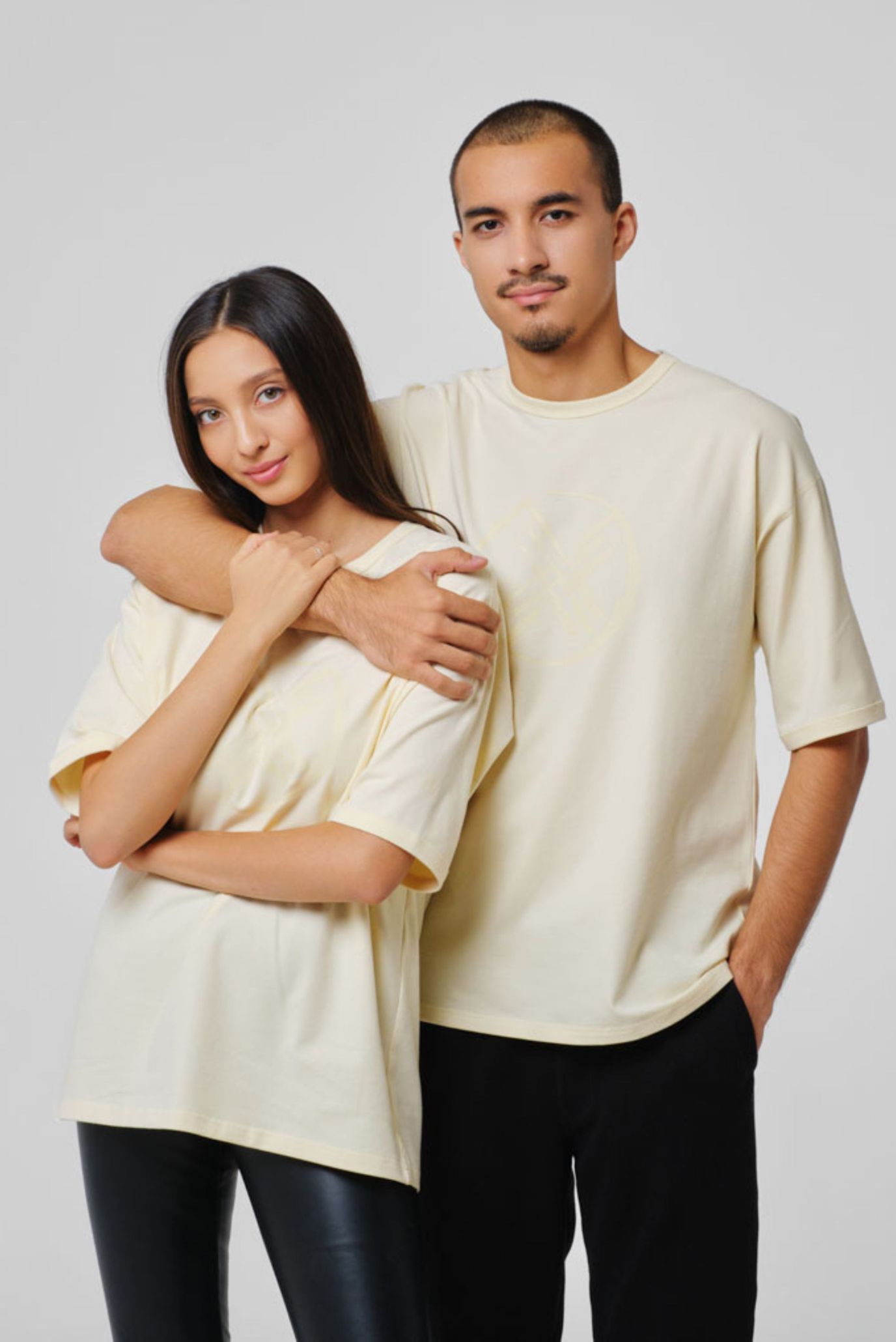 Кремовая футболка оверсайз SHANYRAQ (Унисекс) 1