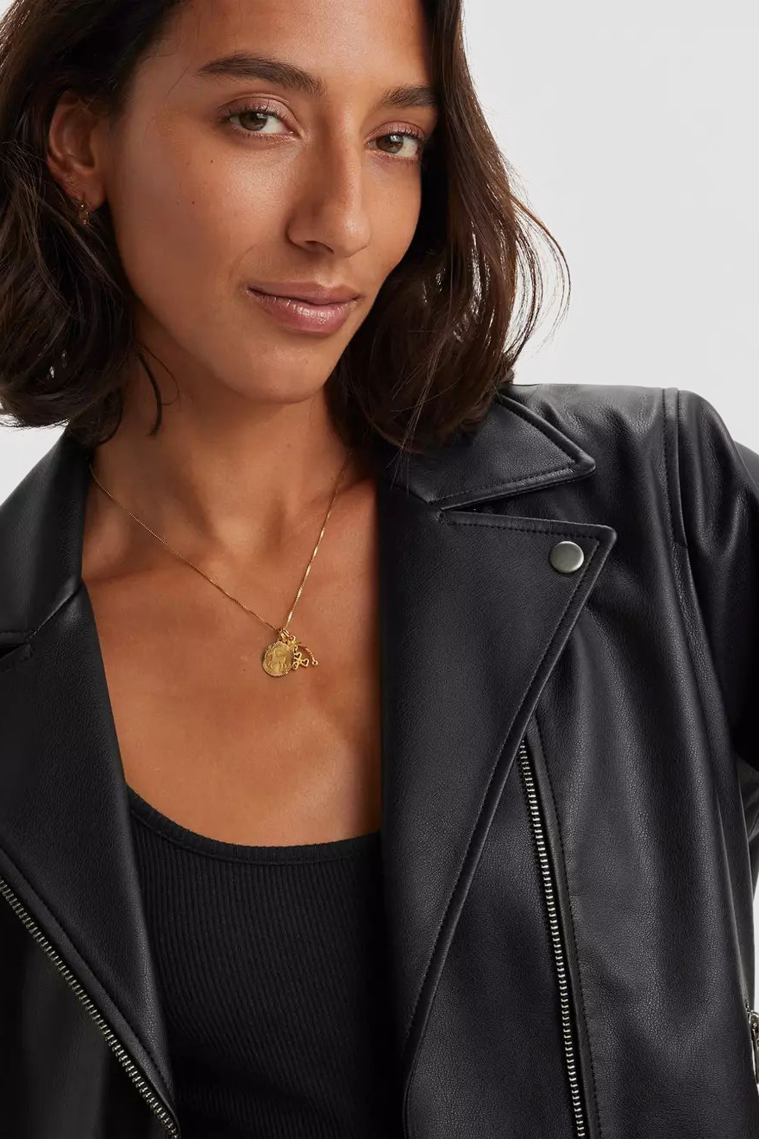 Женская черная косуха 5