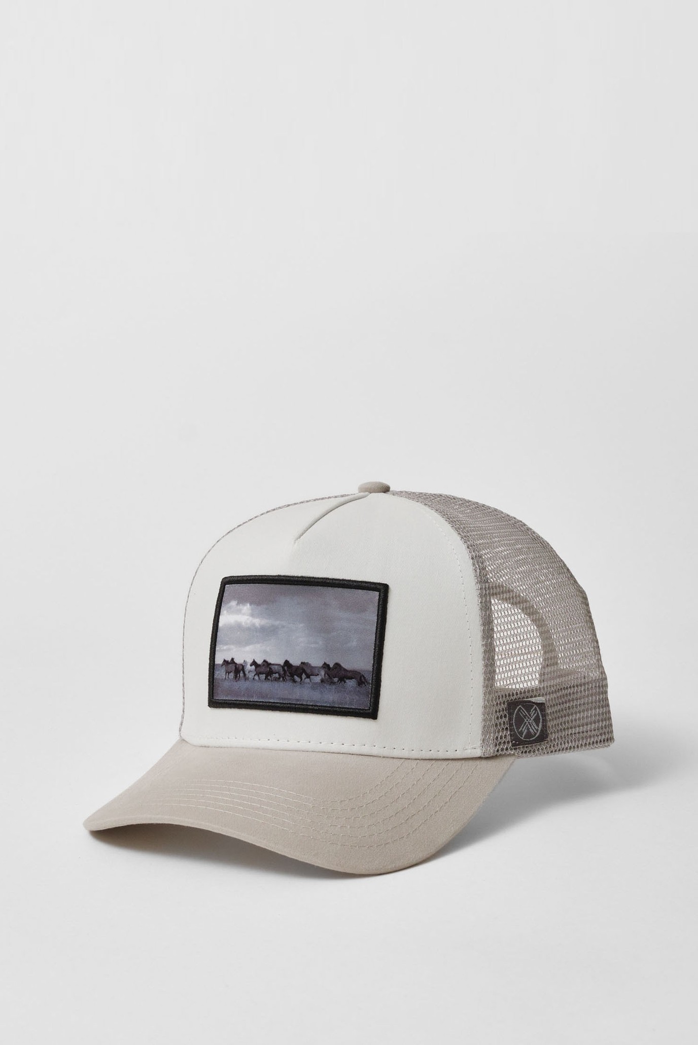 Серая кепка ARGYMAQTAR (Унисекс) 1