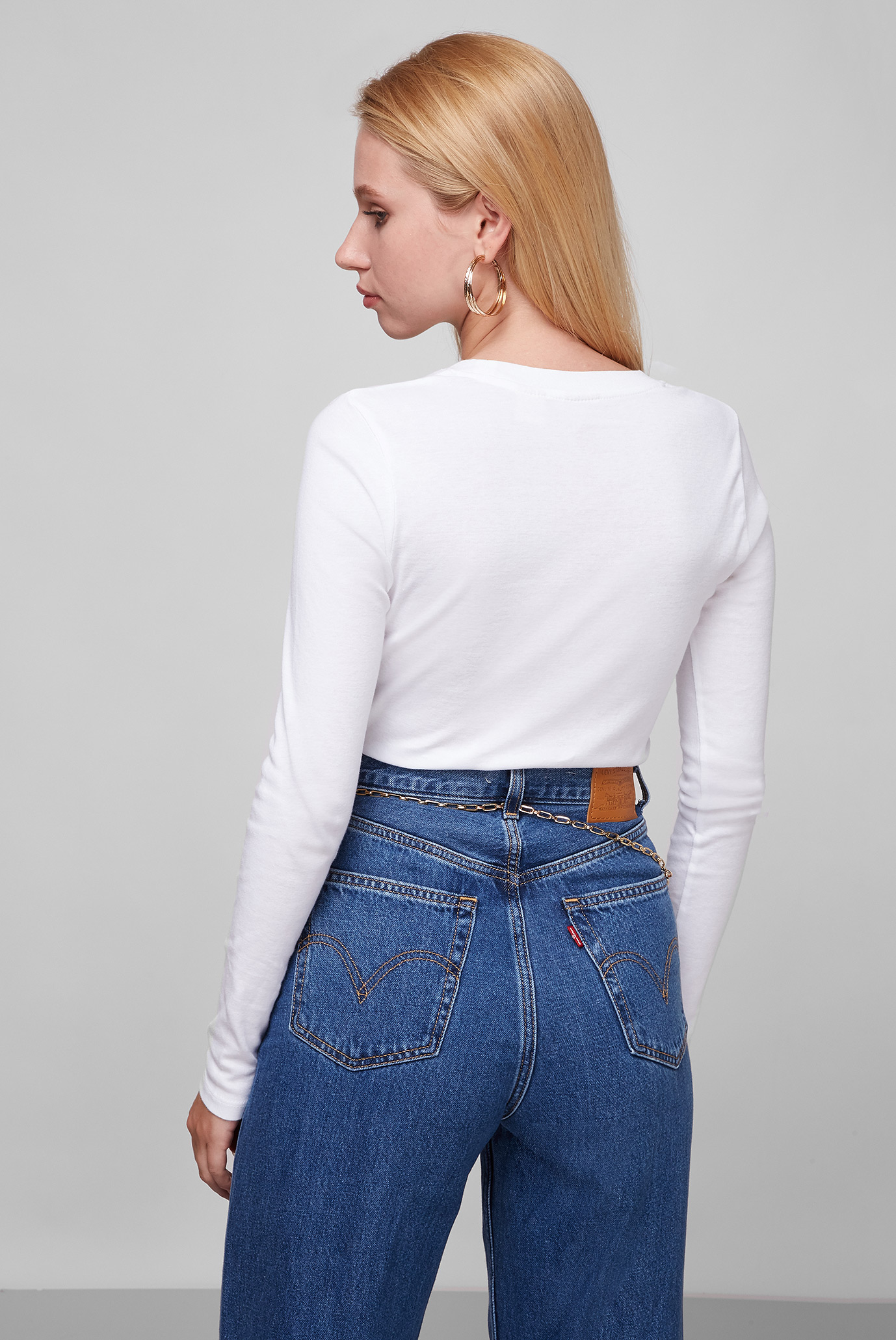 Женский белый лонгслив 3