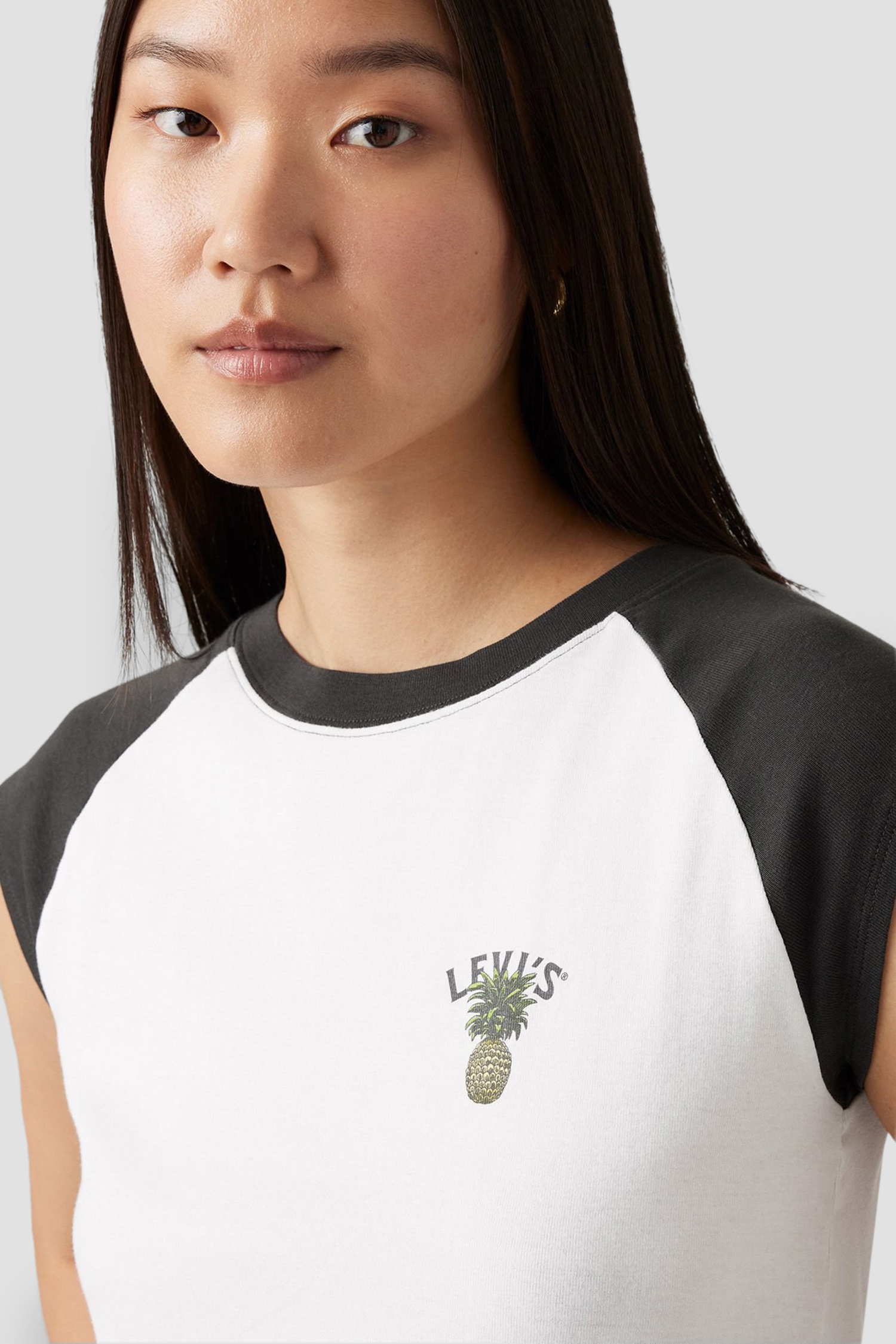 Женская белая футболка 5