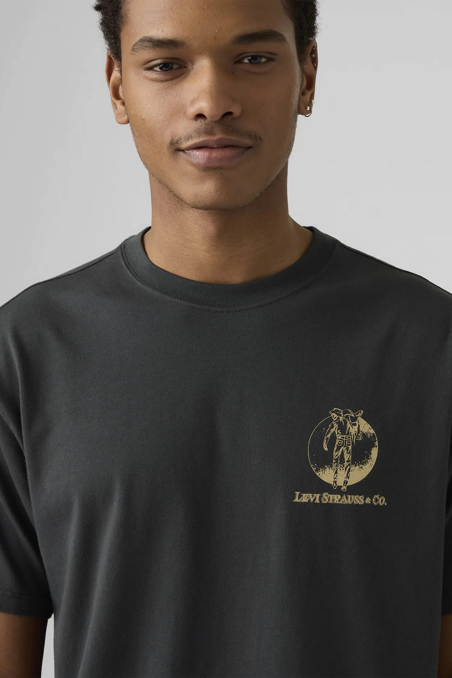 Мужская темно-серая футболка 5