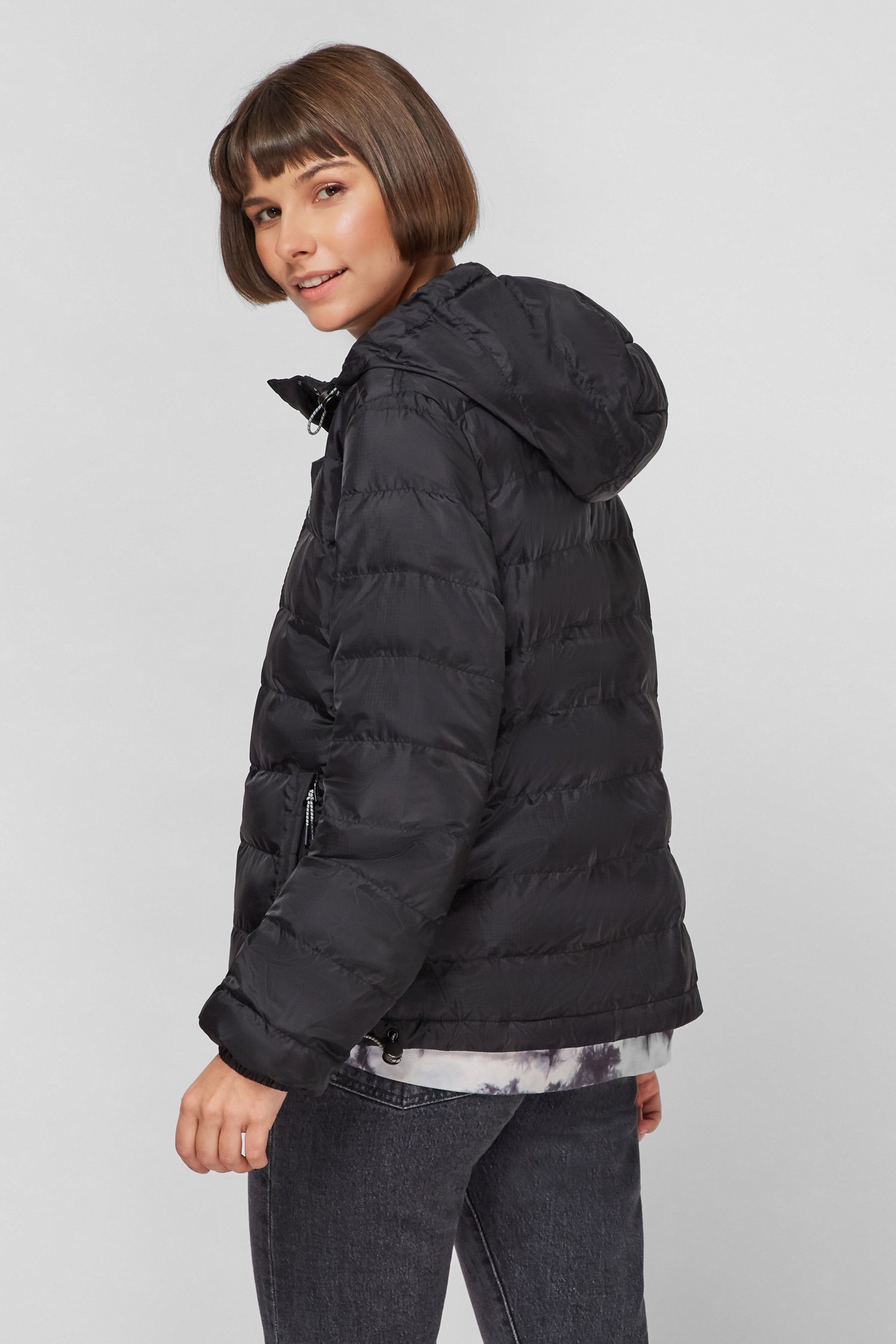 Женская черная куртка 3