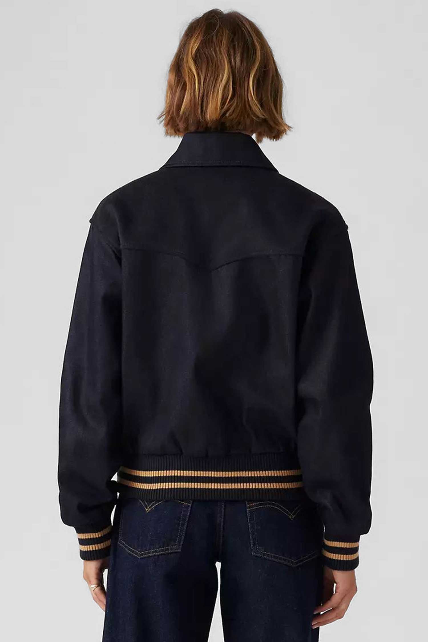 Женская черная джинсовая куртка 3