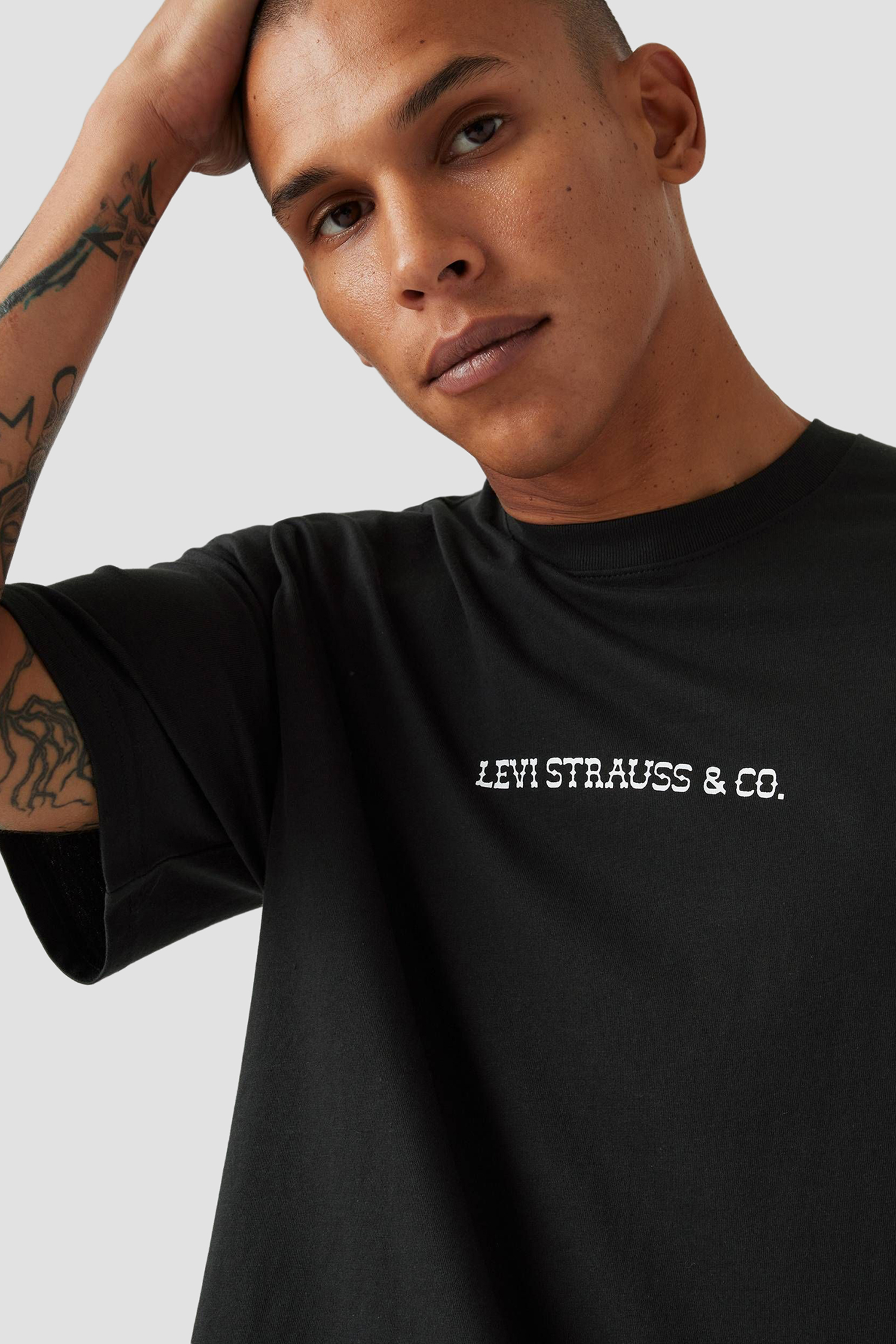 Мужская черная футболка 6