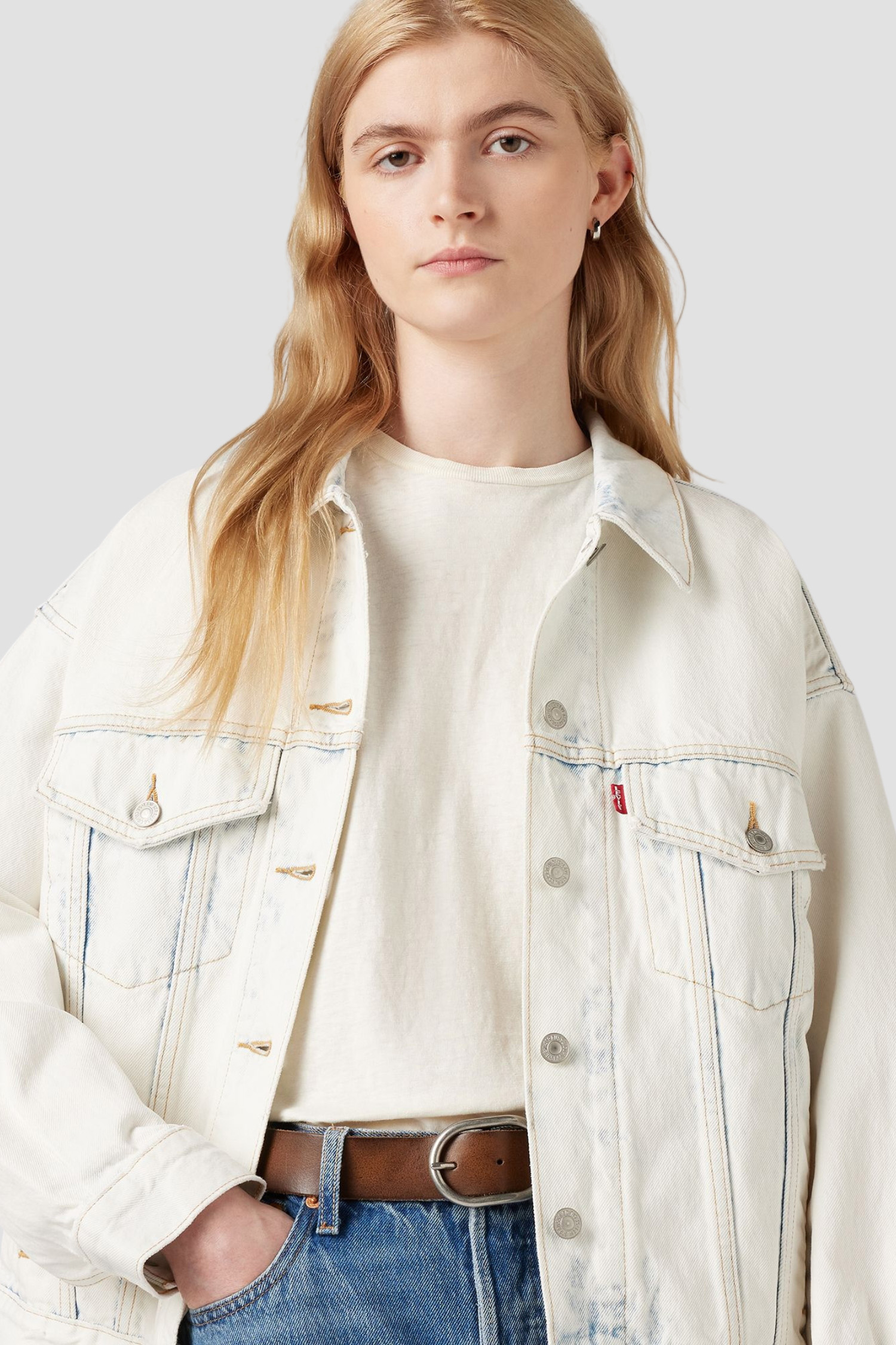 Женская белая джинсовая куртка 4