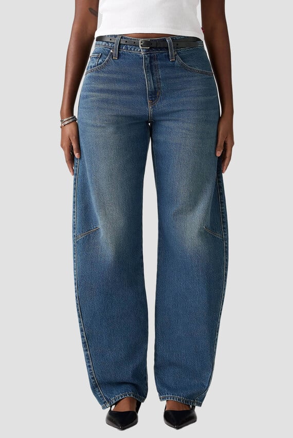 Баланың жалаңаш есегі Алла Михееваның жалаңаш эротикалық фотосуреттері