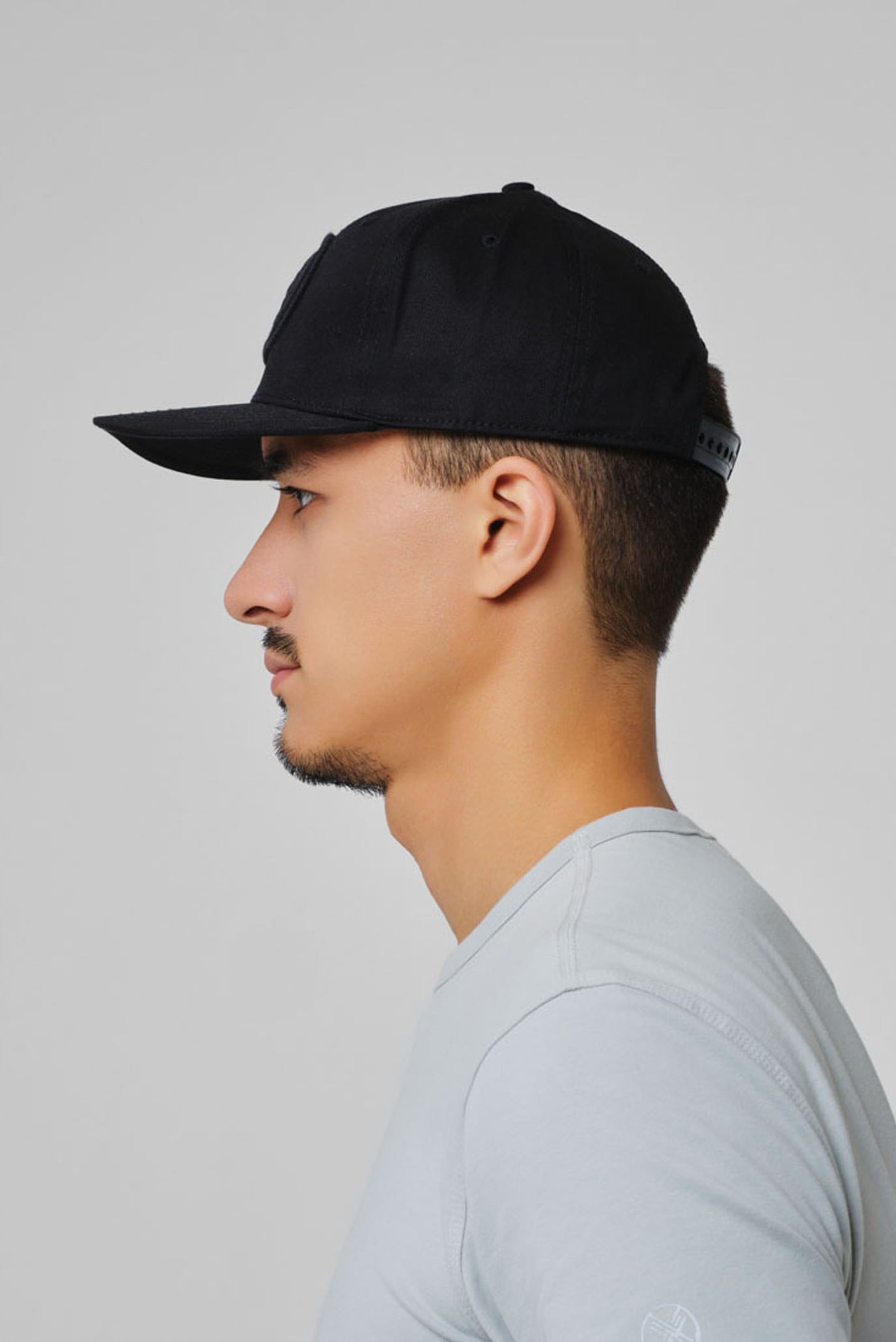 Черная кепка SHANYRAQ (Унисекс) 5