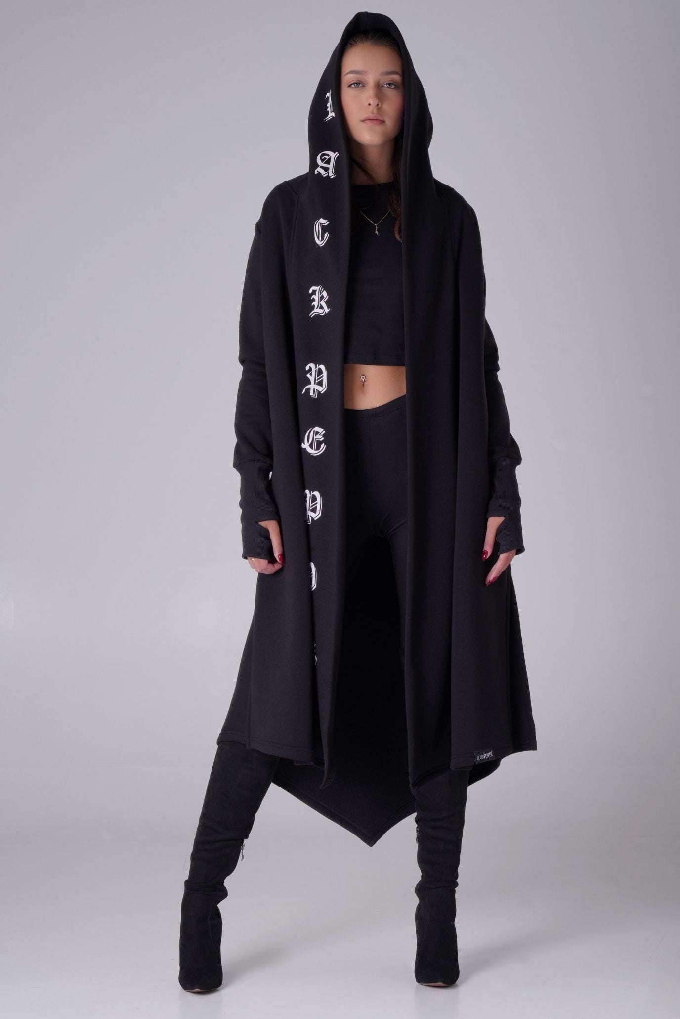 Женская черная мантия 1