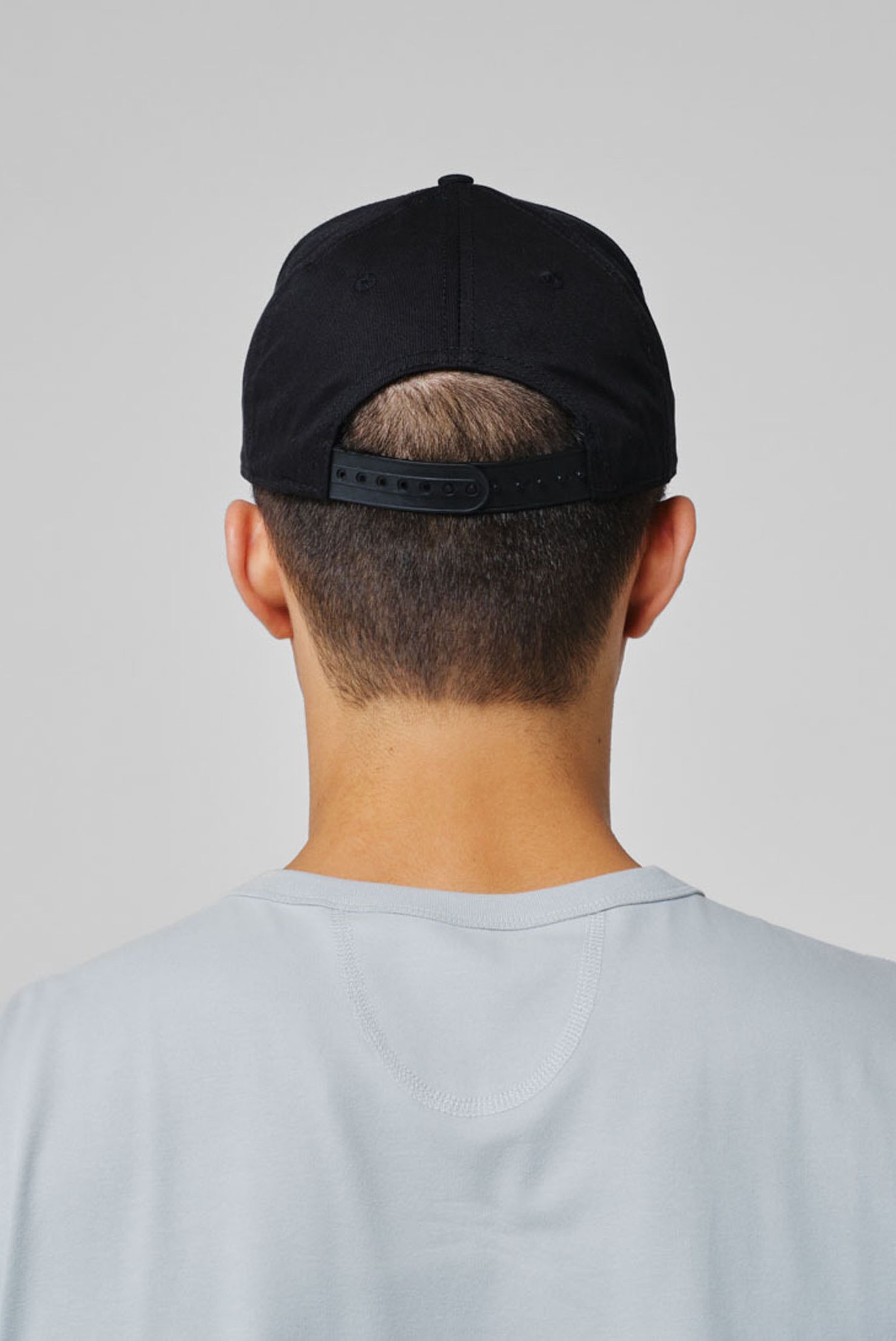 Черная кепка SHANYRAQ (Унисекс) 6