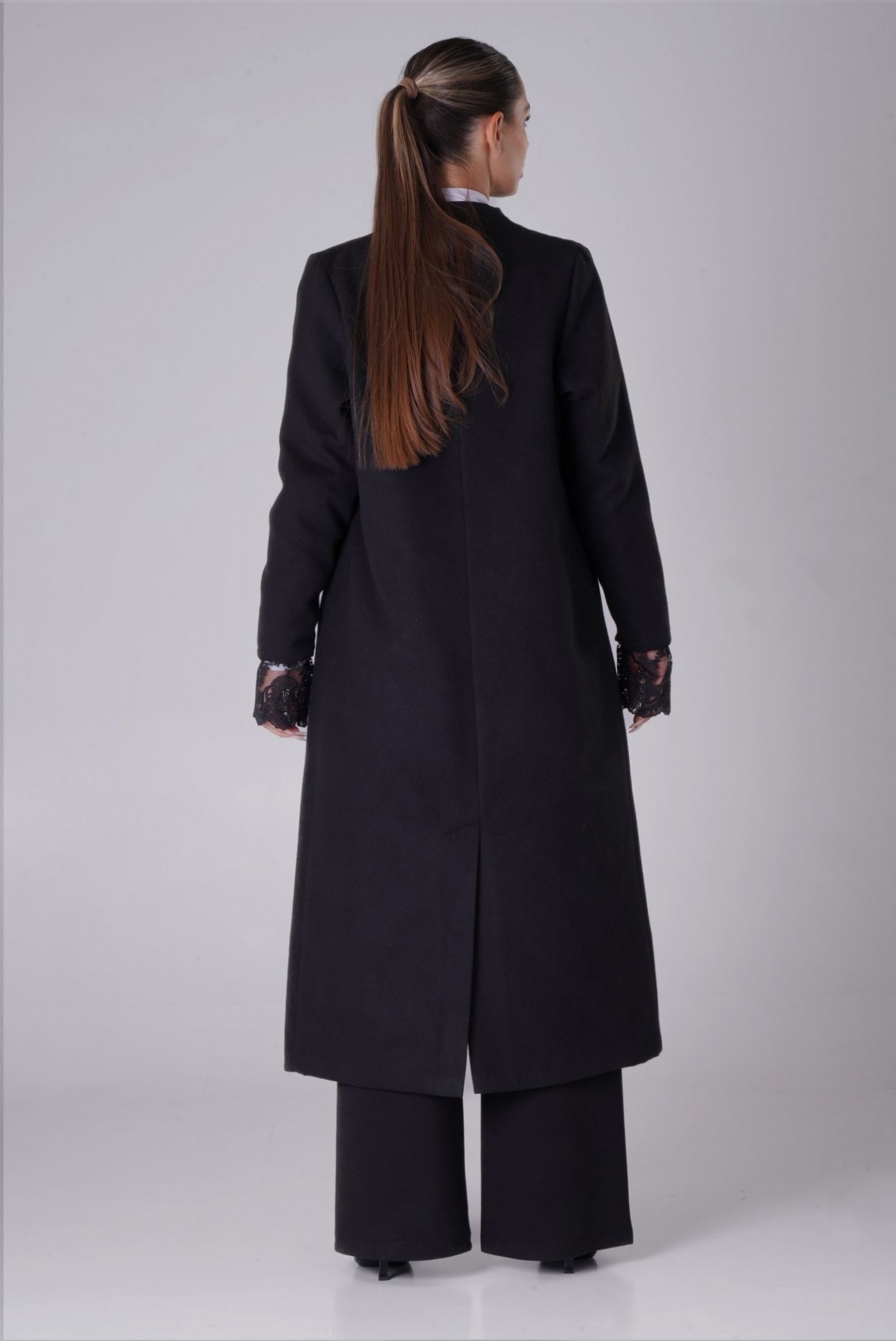 Женское черное теплое пальто 5