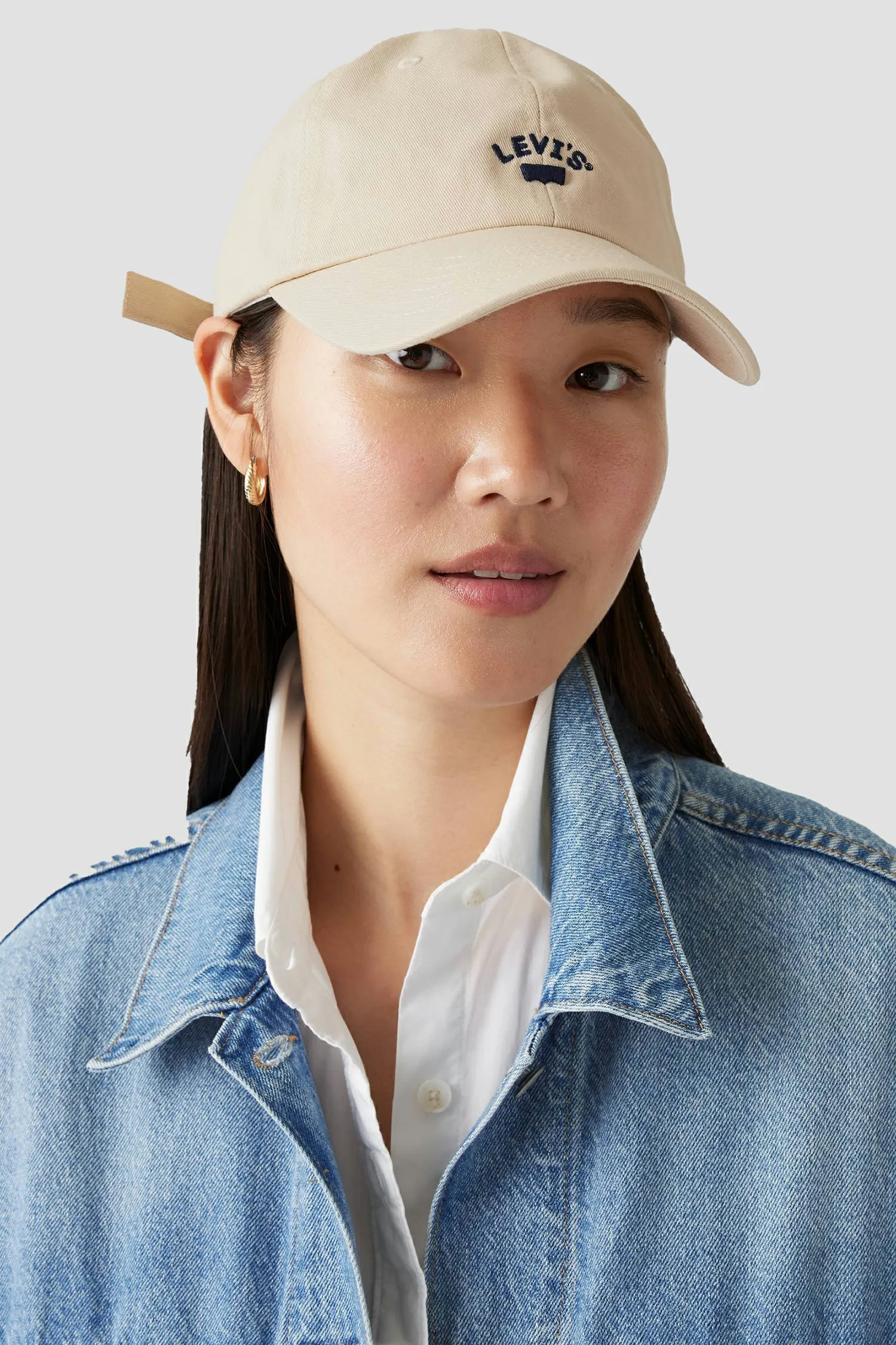 Женская бежевая кепка 1