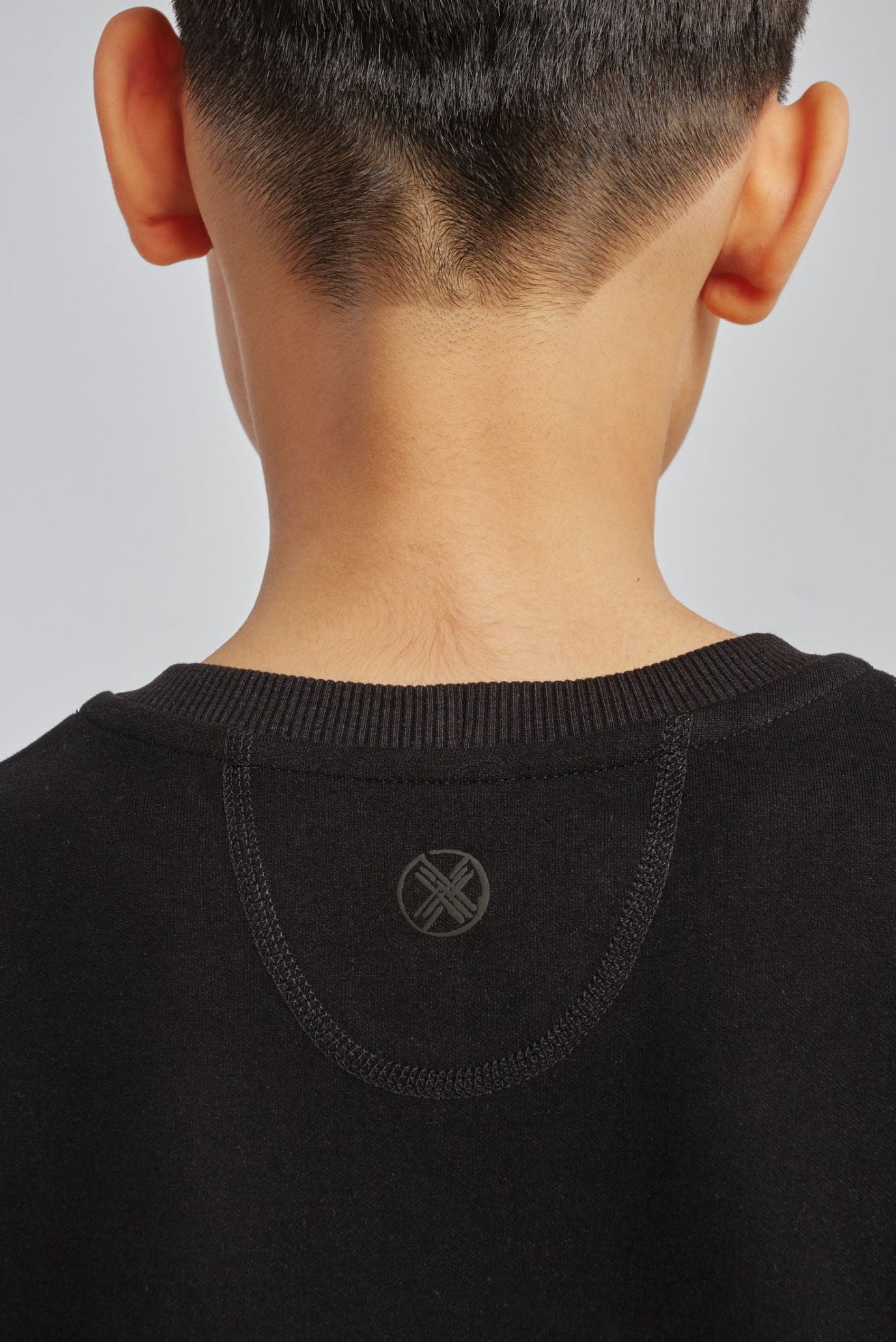 Детский черный свитшот 6