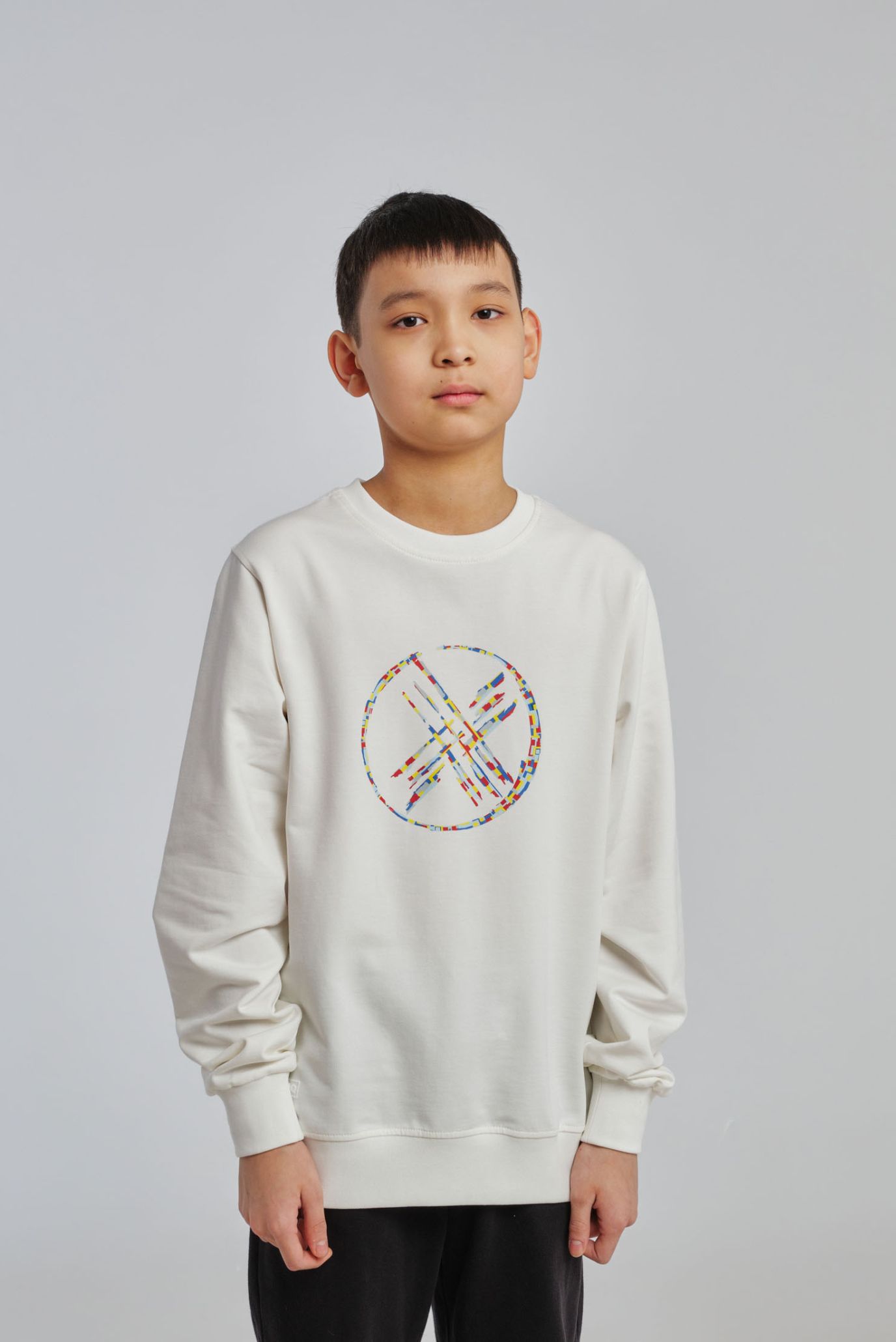 Детский белый свитшот 2